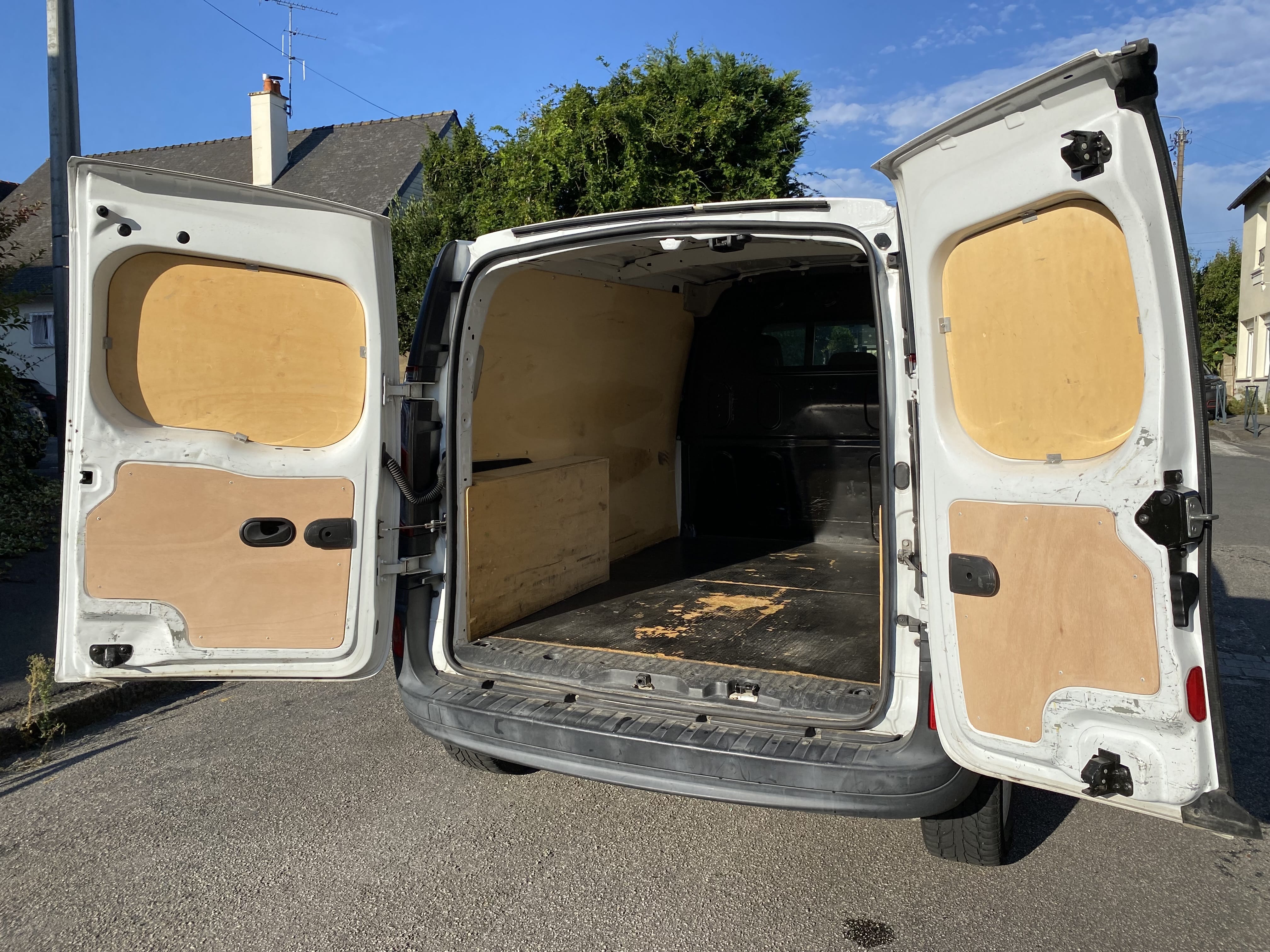 Renault Kangoo Fourgon with Audio / iPod input