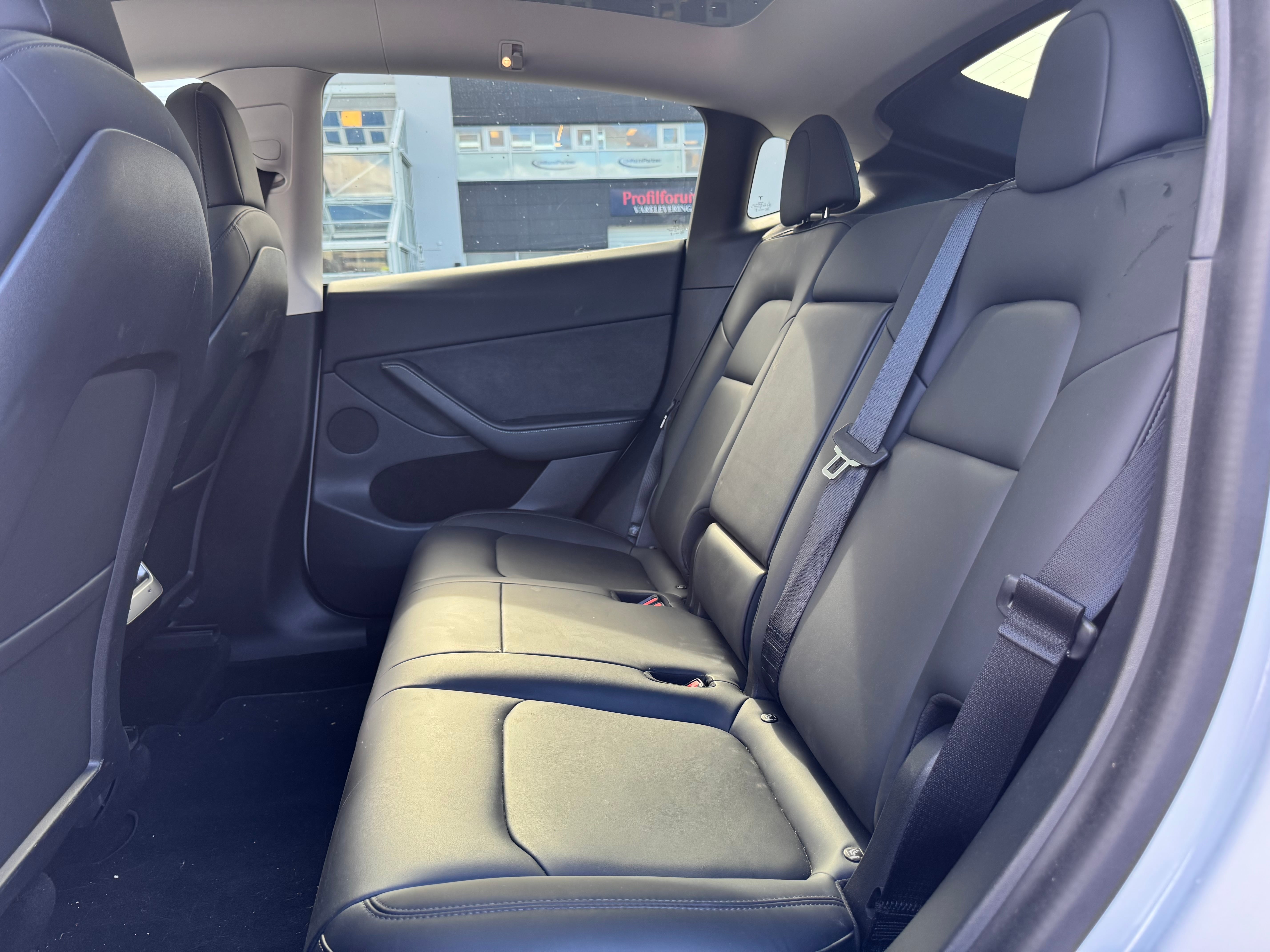 Tesla Model Y Long Range med Firehjulstrekk