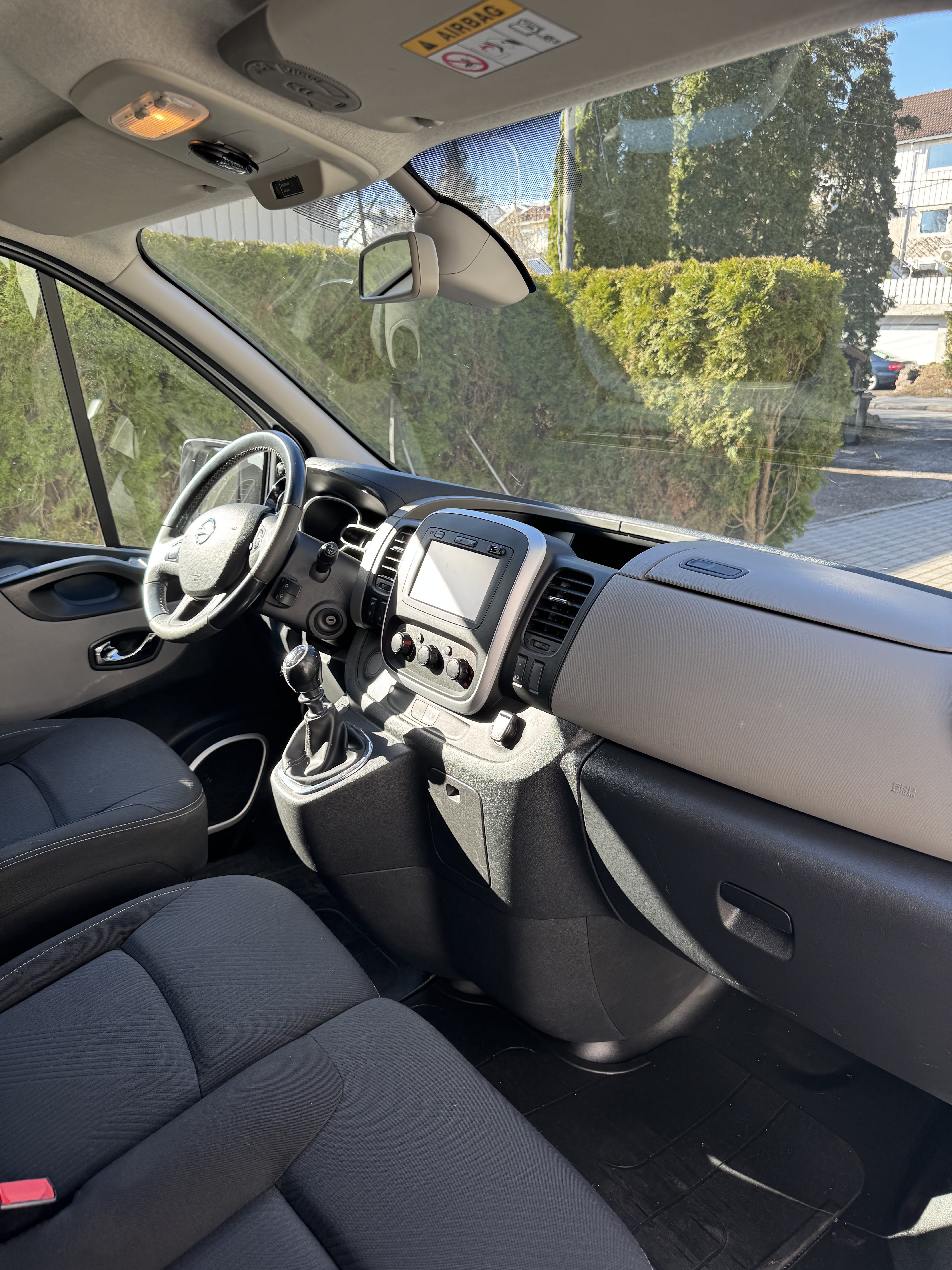 Nissan NV300 med Bluetooth audio