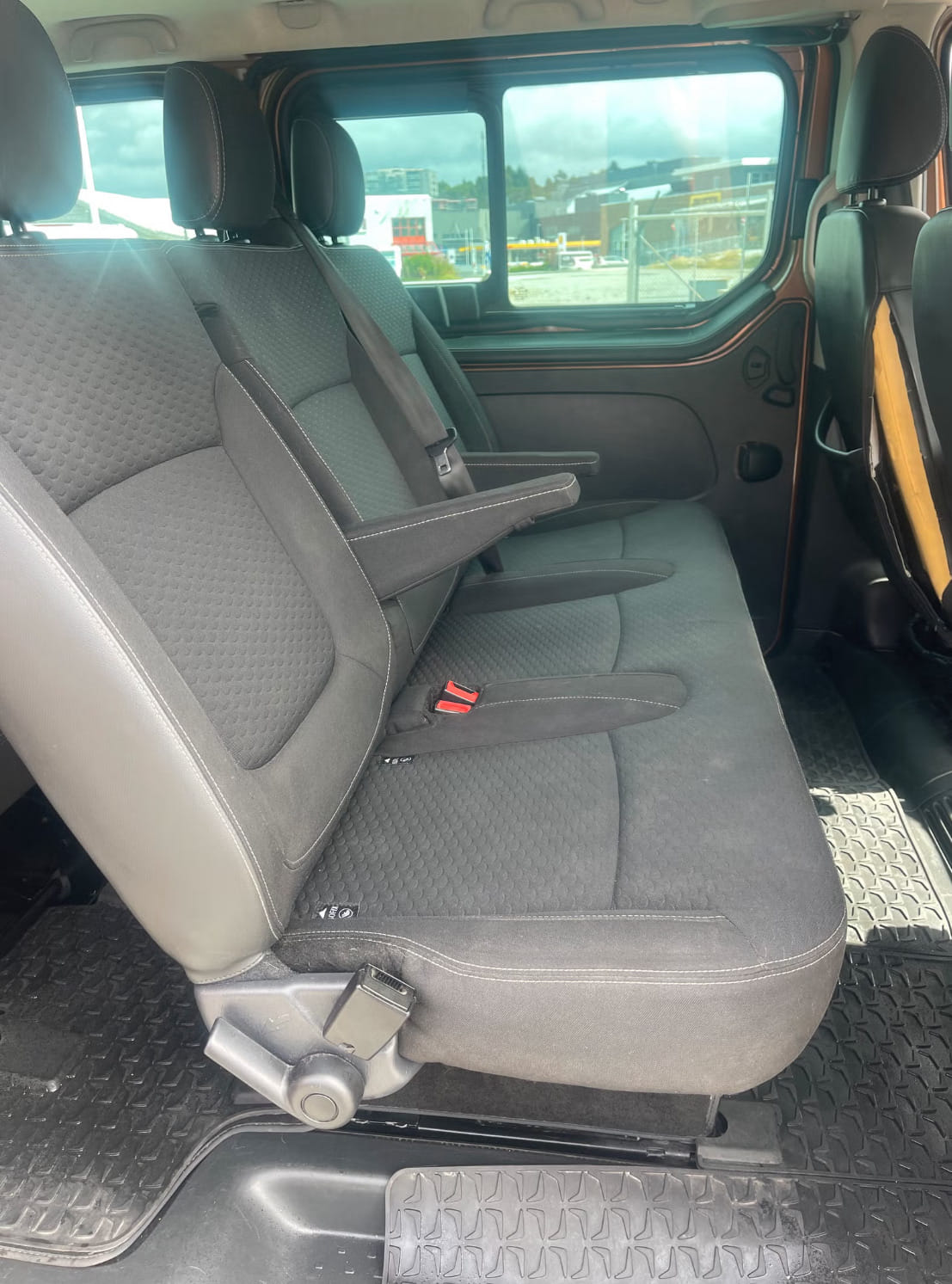 Opel Vivaro Minibuss med Cruisekontroll