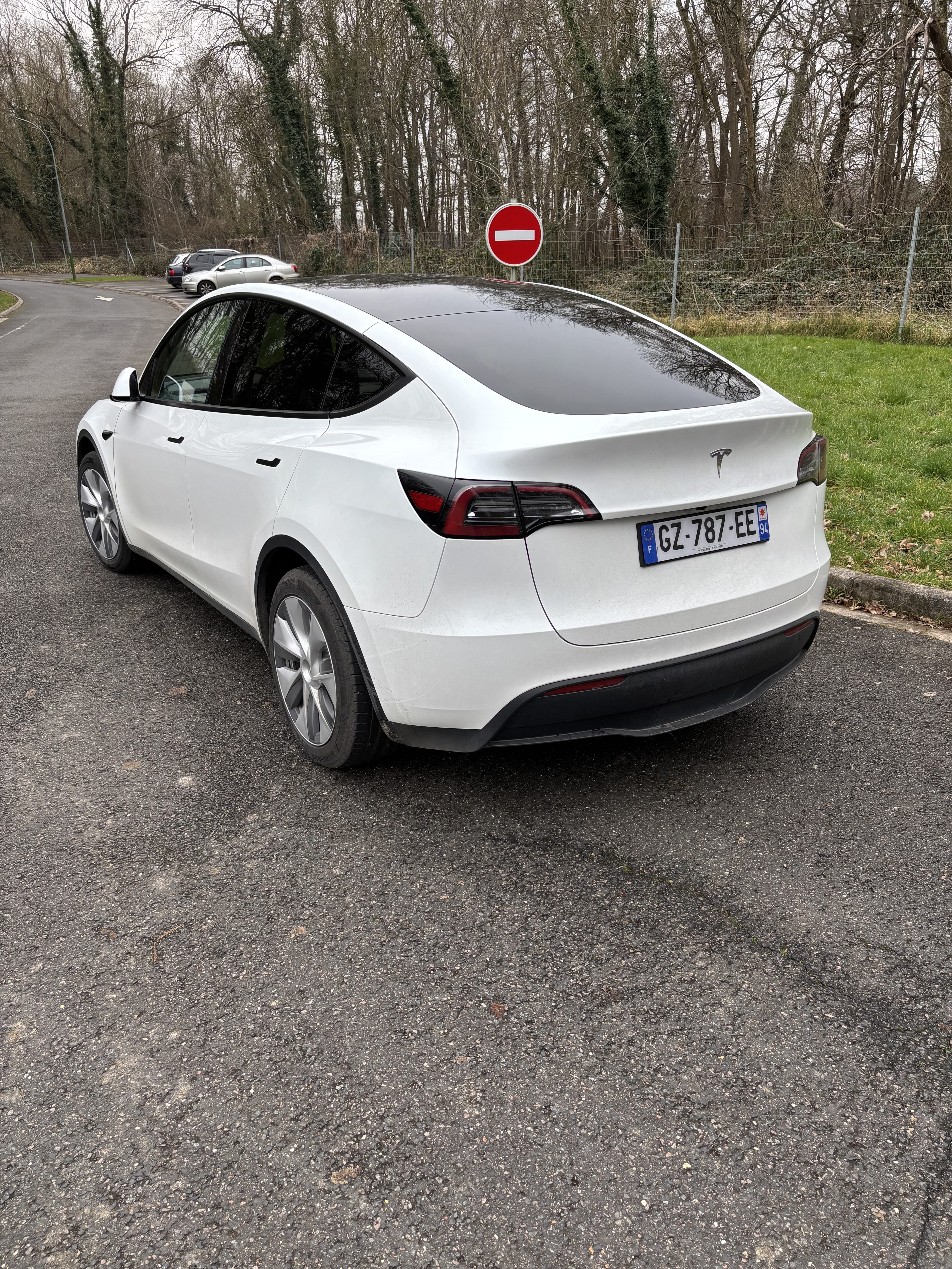 Tesla Model Y avec GPS