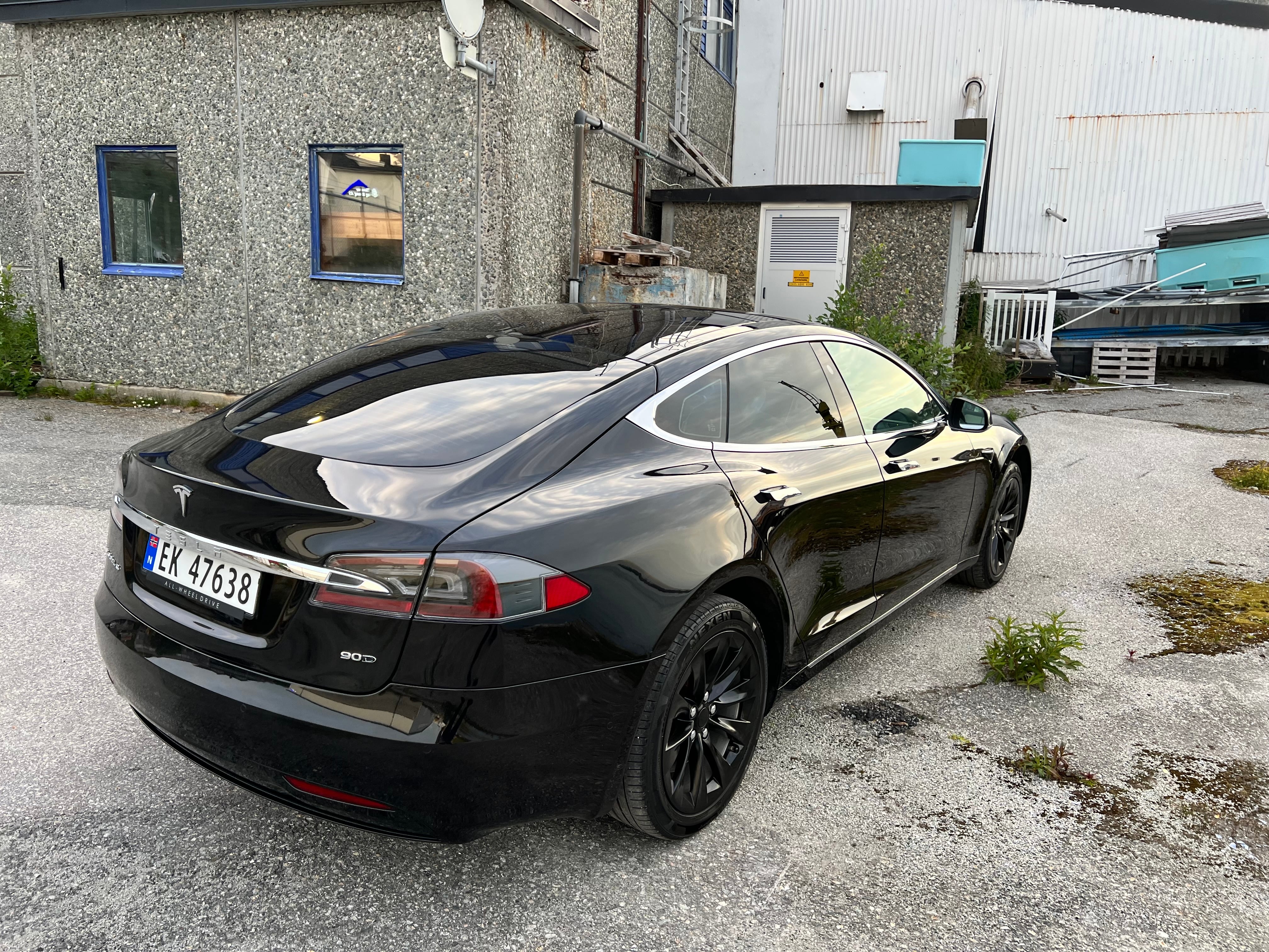 Tesla Model S P90D med Aircondition