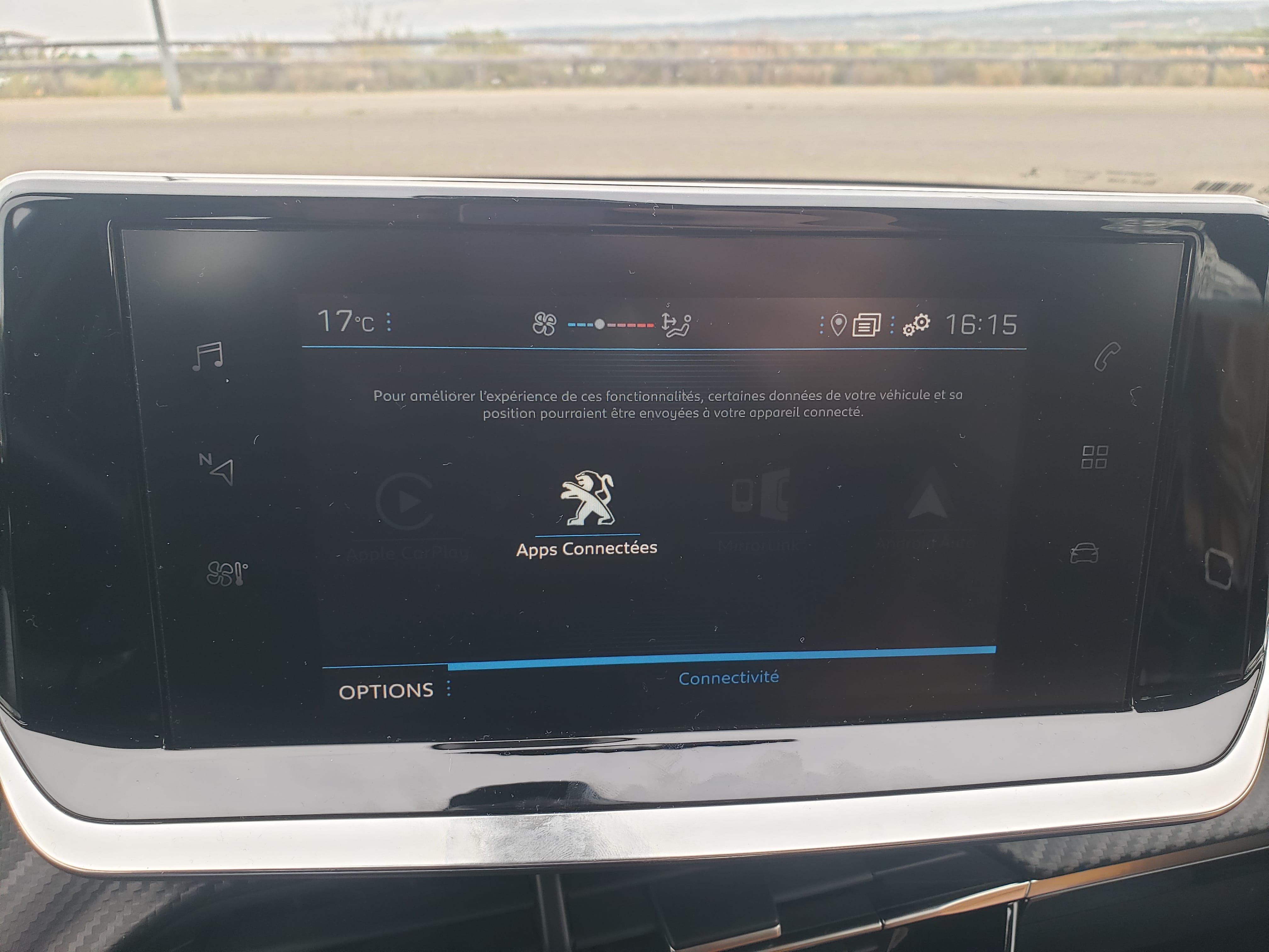 Peugeot 208 avec Apple CarPlay
