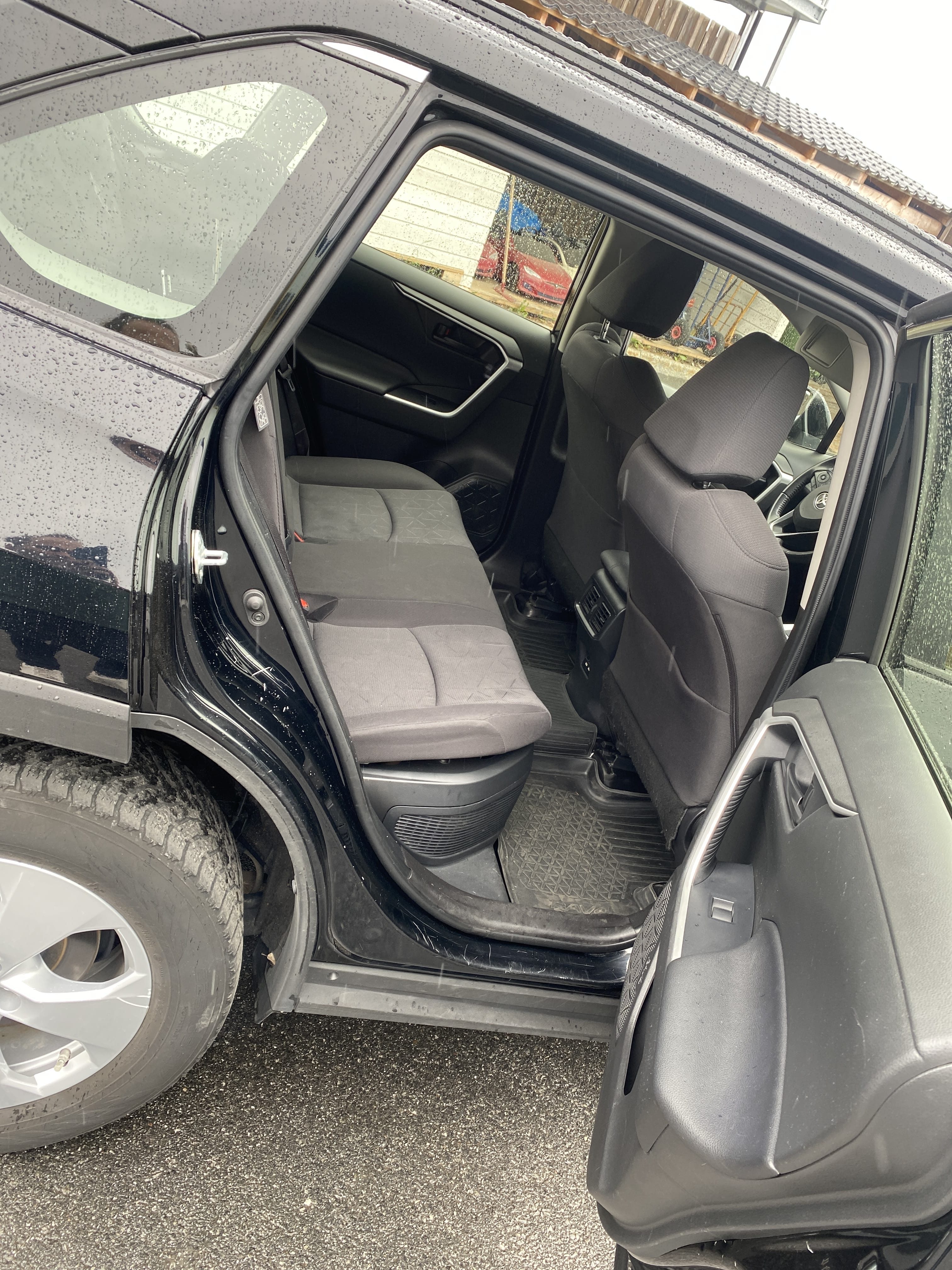 Toyota RAV 4 Hybrid with Snow tires