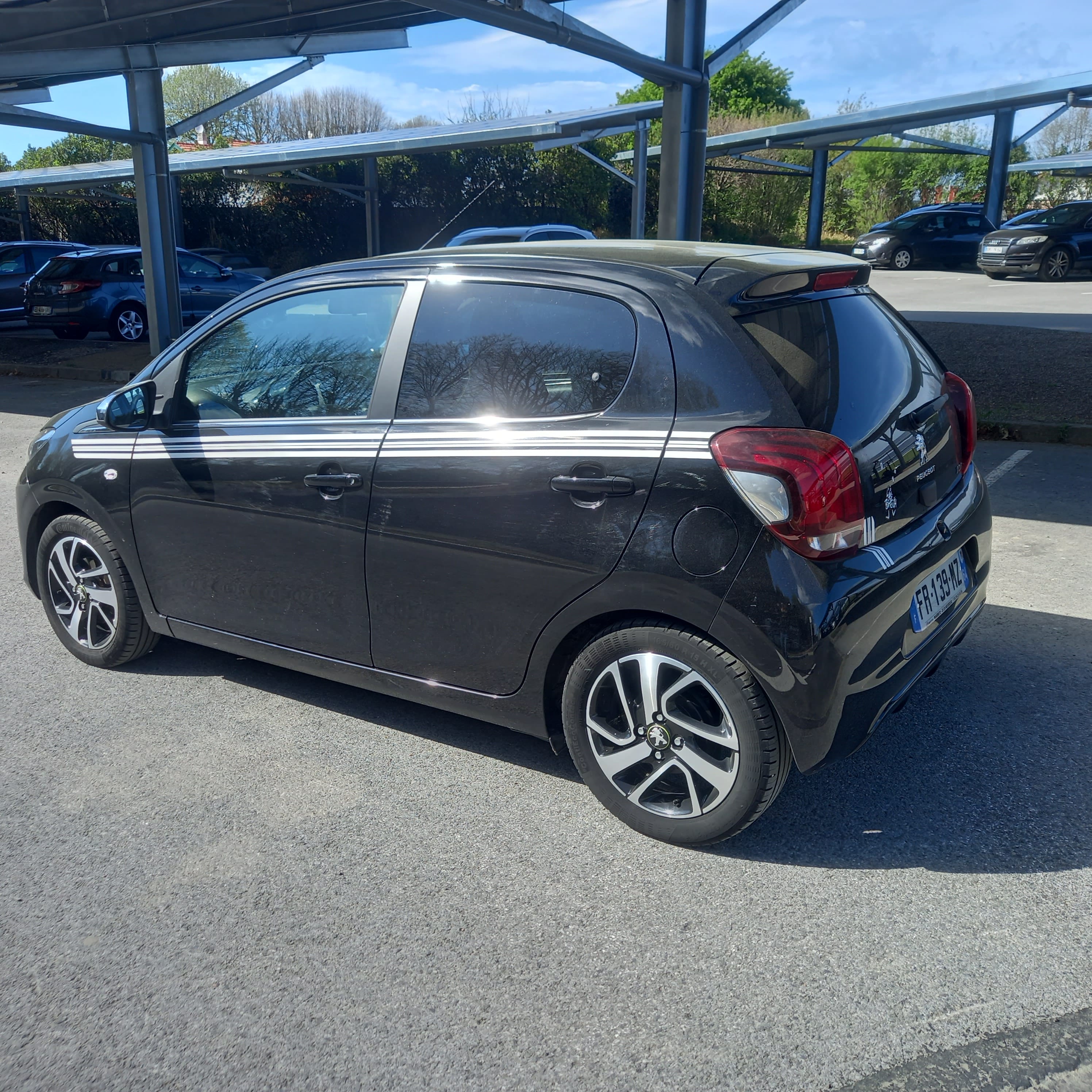 Peugeot 108 COLLECTION NOIRE II with Baby seat
