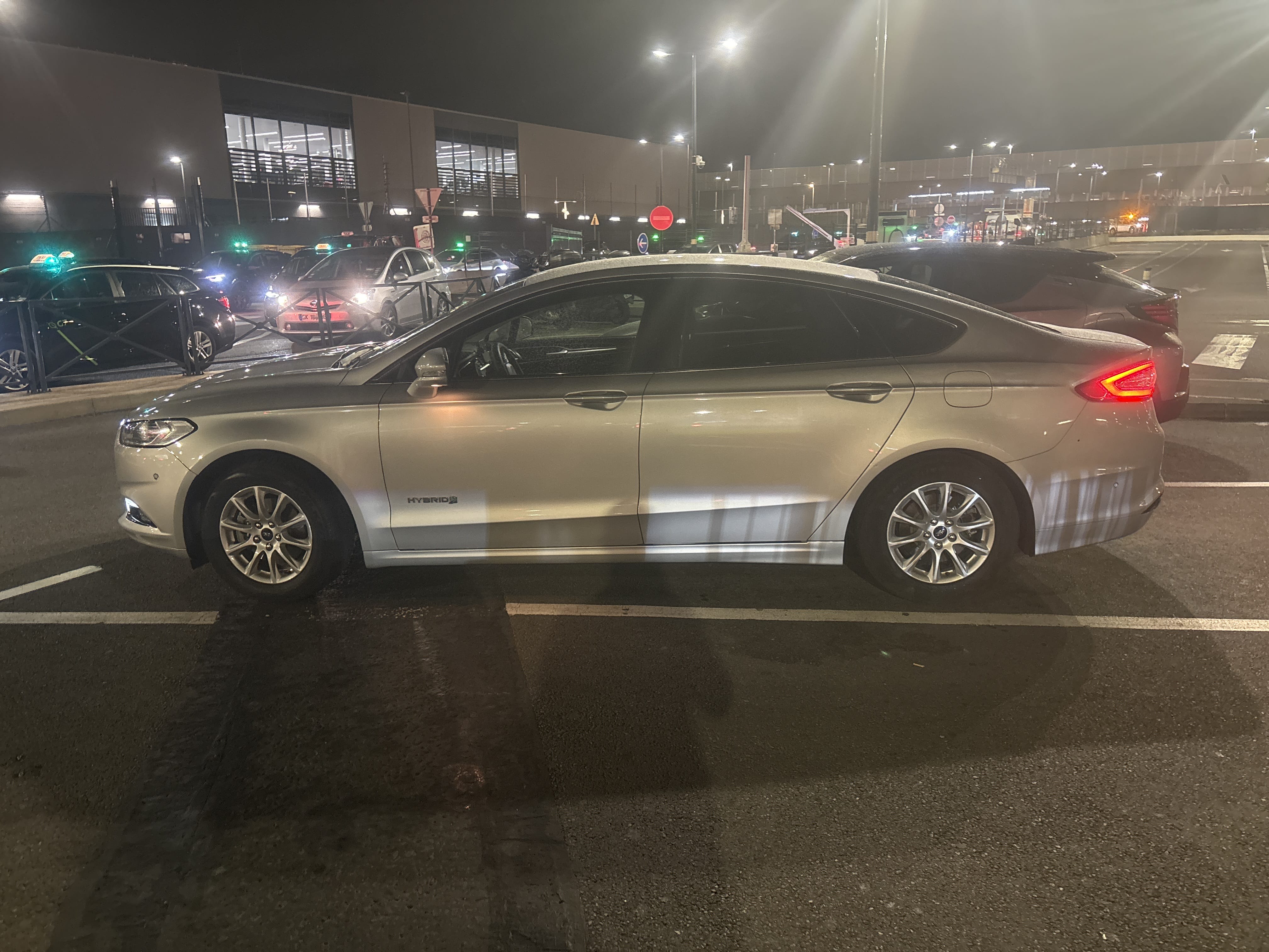 Ford Mondeo Hybride avec Climatisation