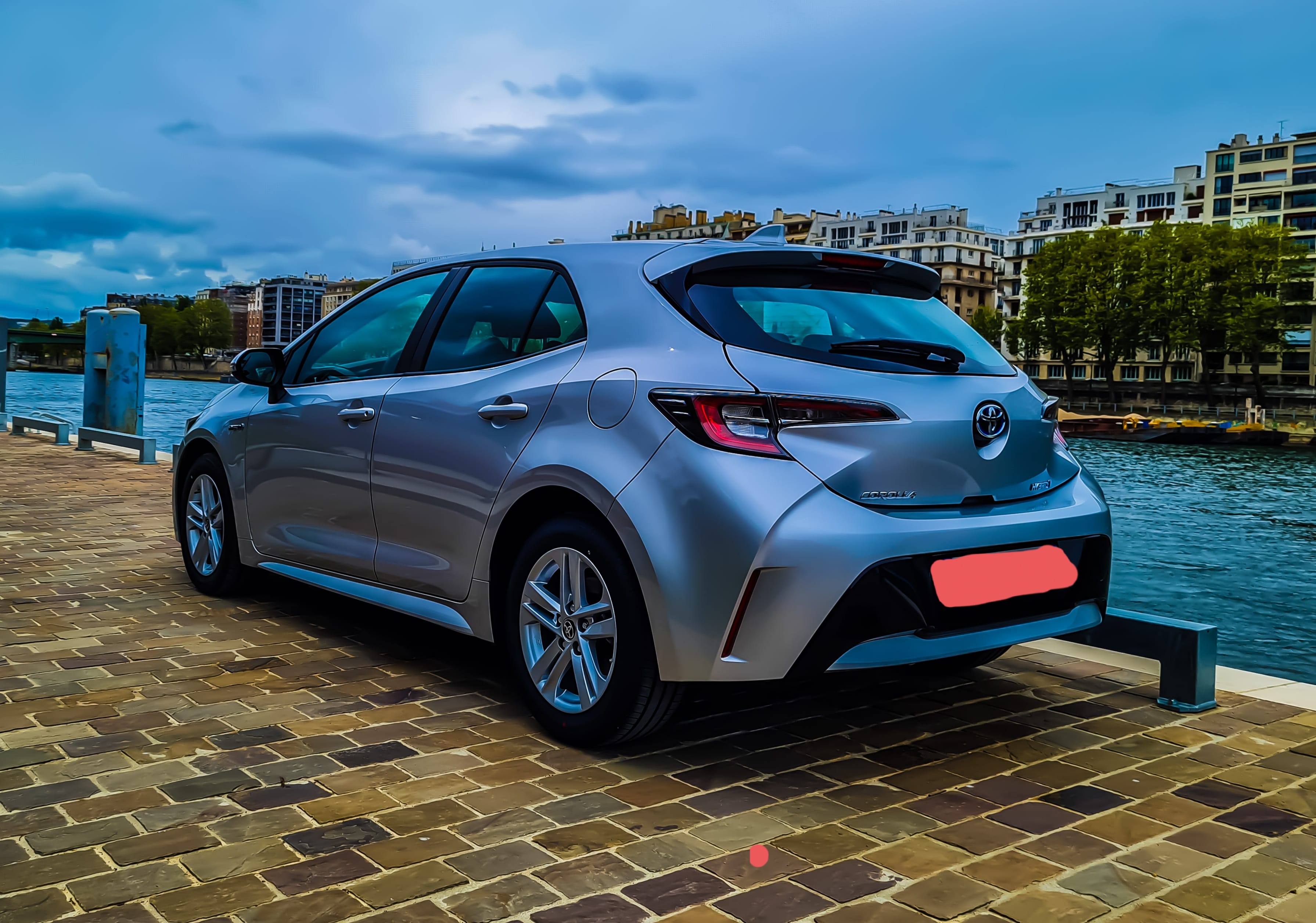 Toyota Corolla HYBRIDE Boîte Auto (FY729) (Clim, Connectivité Smartphone, Camera de recul, ...) # avec Climatisation