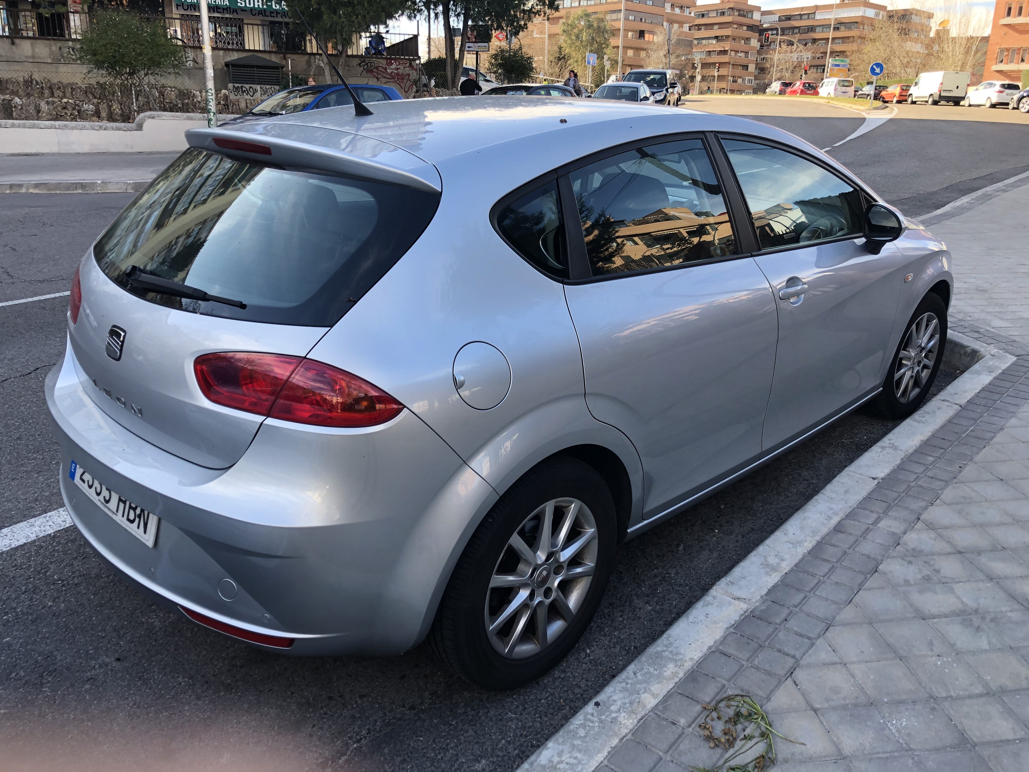 Seat Leon 1.6 TDI 105 cv con Control de velocidad