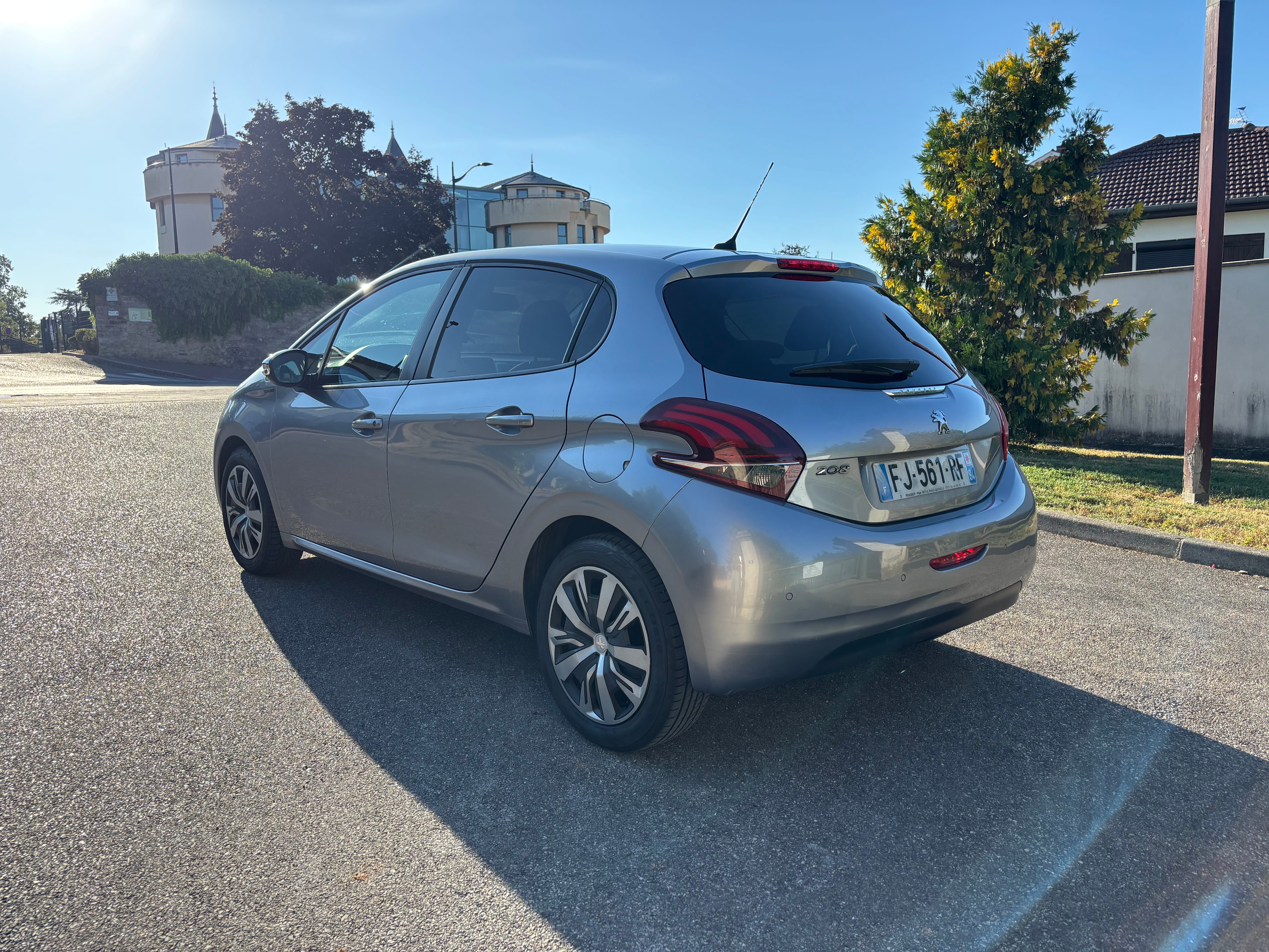 Peugeot 208 Carplay avec GPS