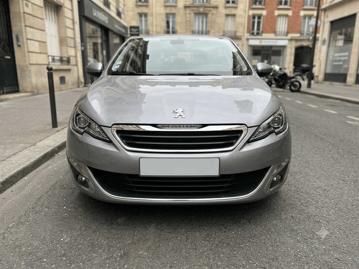 Peugeot 308 1.2 Turbo essence avec Dashcam