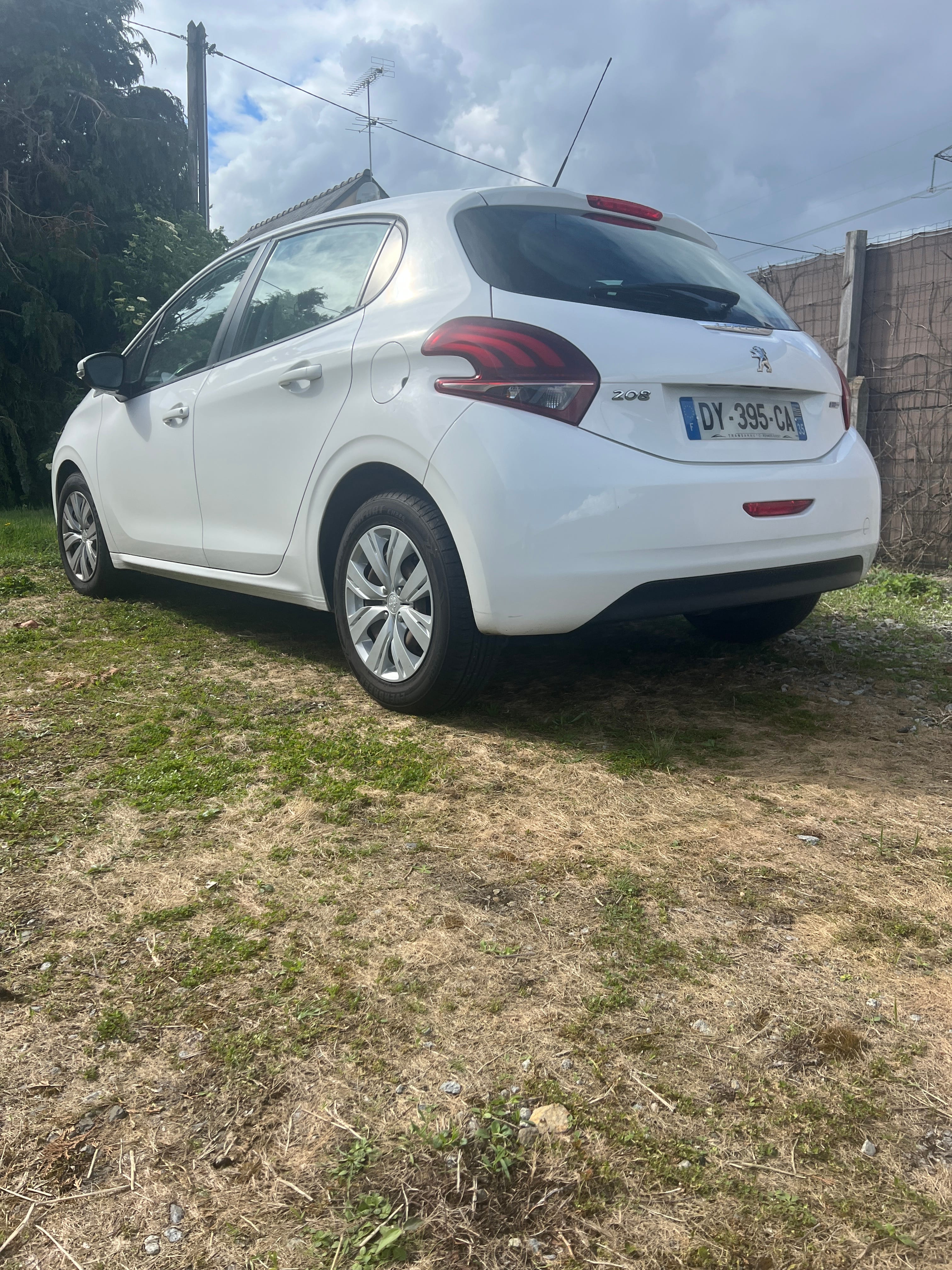 Peugeot 208 avec GPS