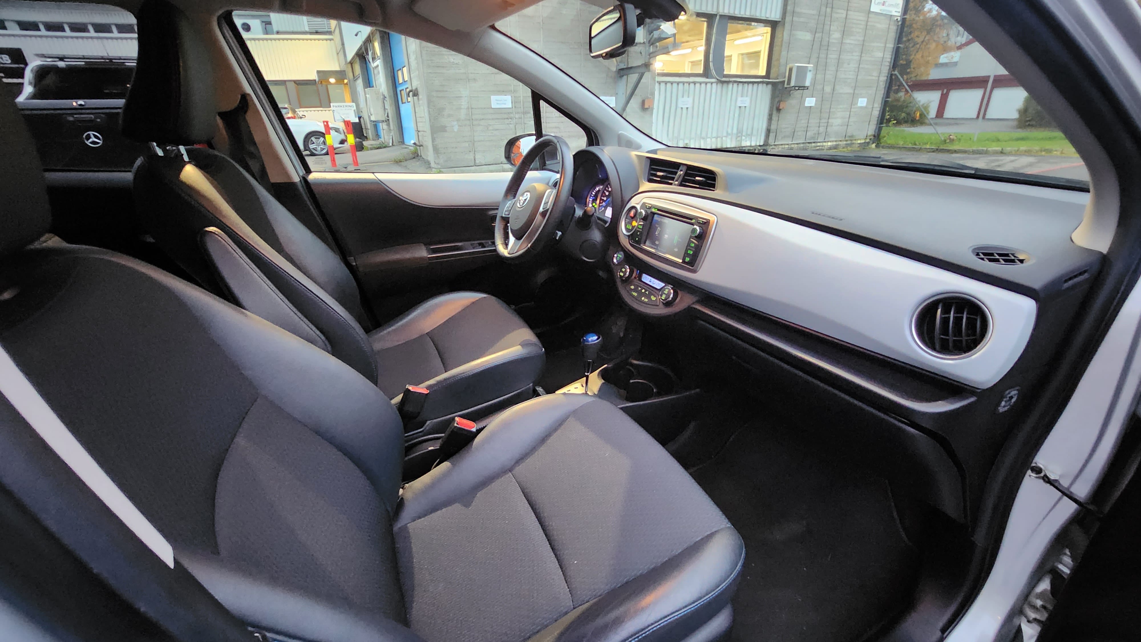 Toyota Yaris 1,5 Bensin, Automat with Bluetooth audio