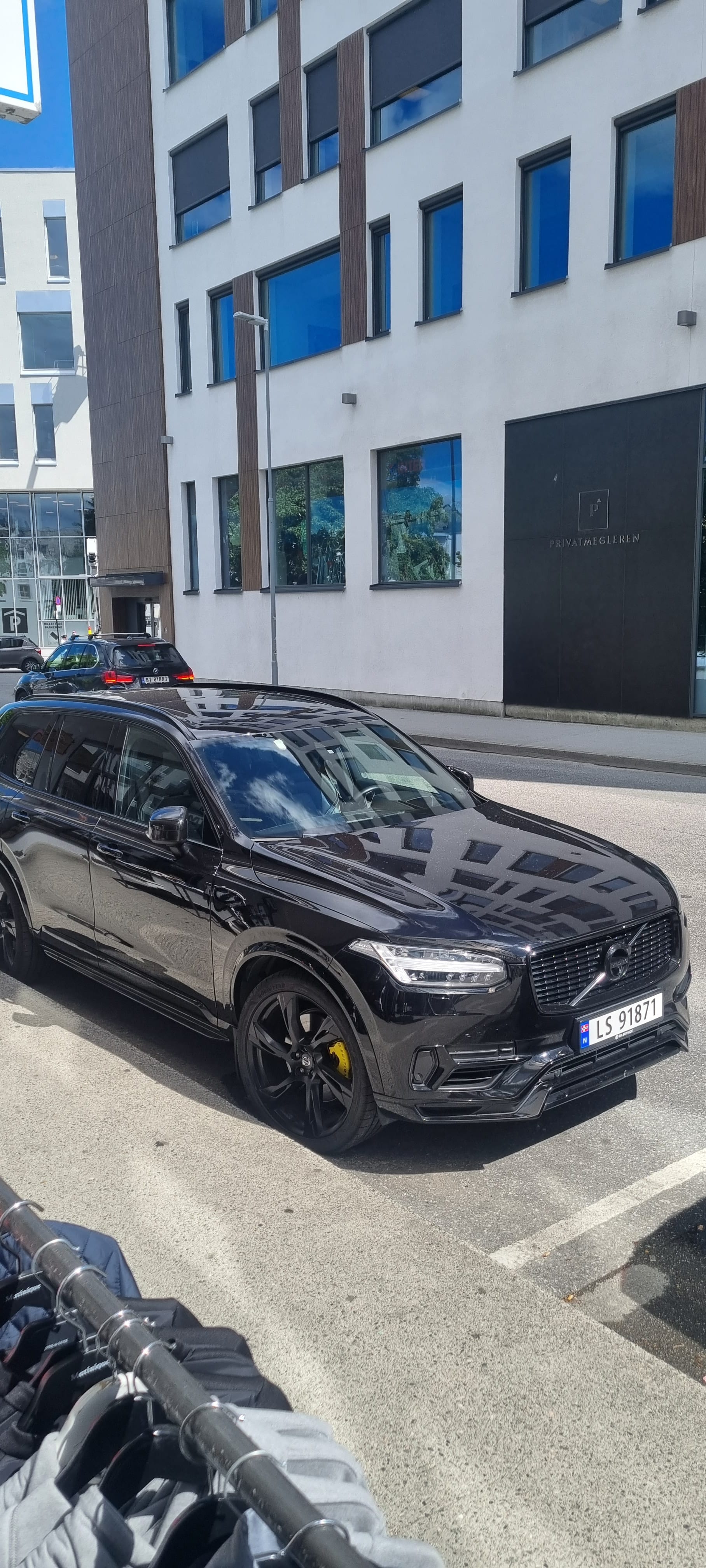 Volvo XC90 T8 R-design with Bluetooth audio