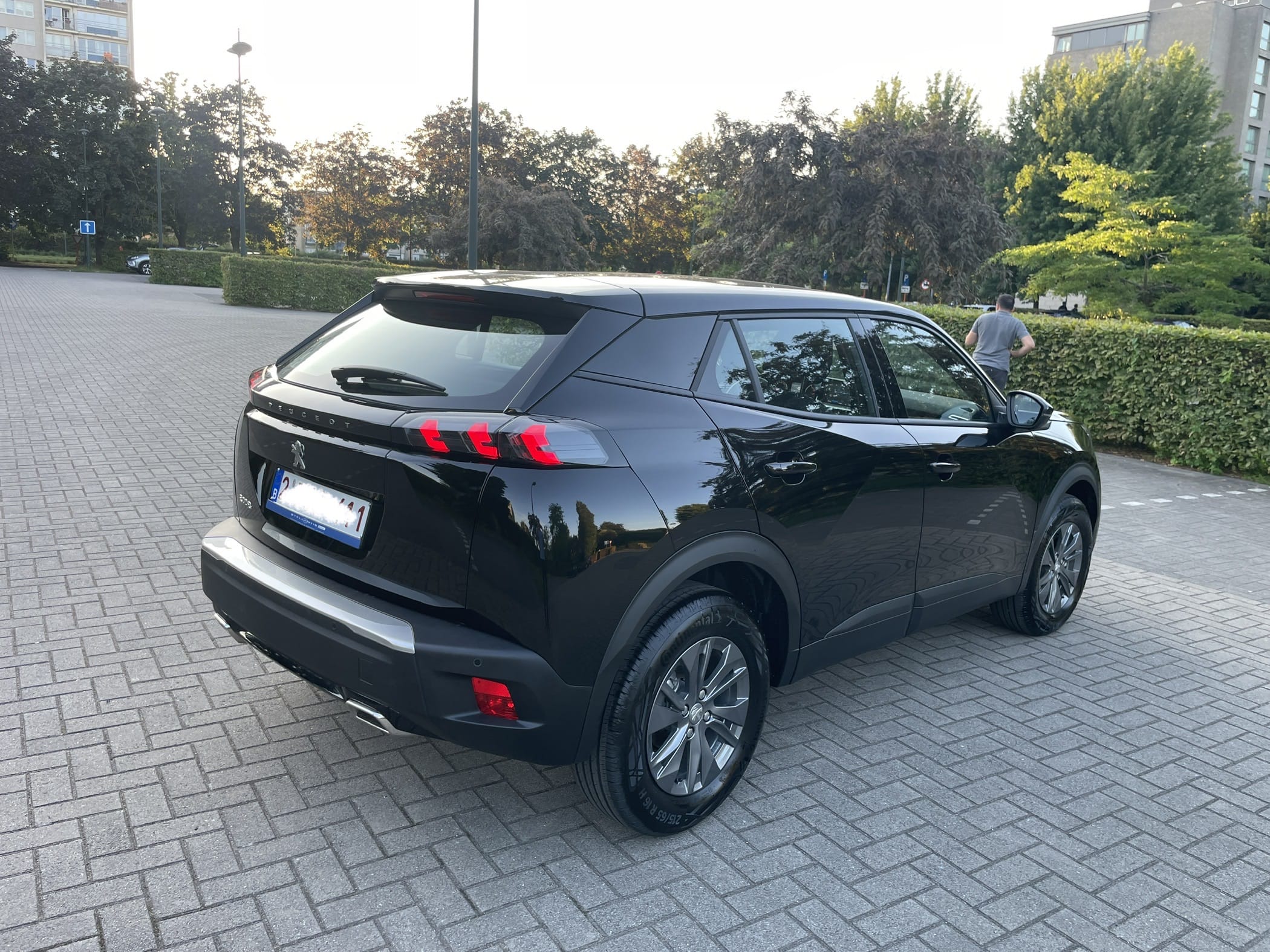 Peugeot 2008 SUV compact boite automatique avec Audio Bluetooth