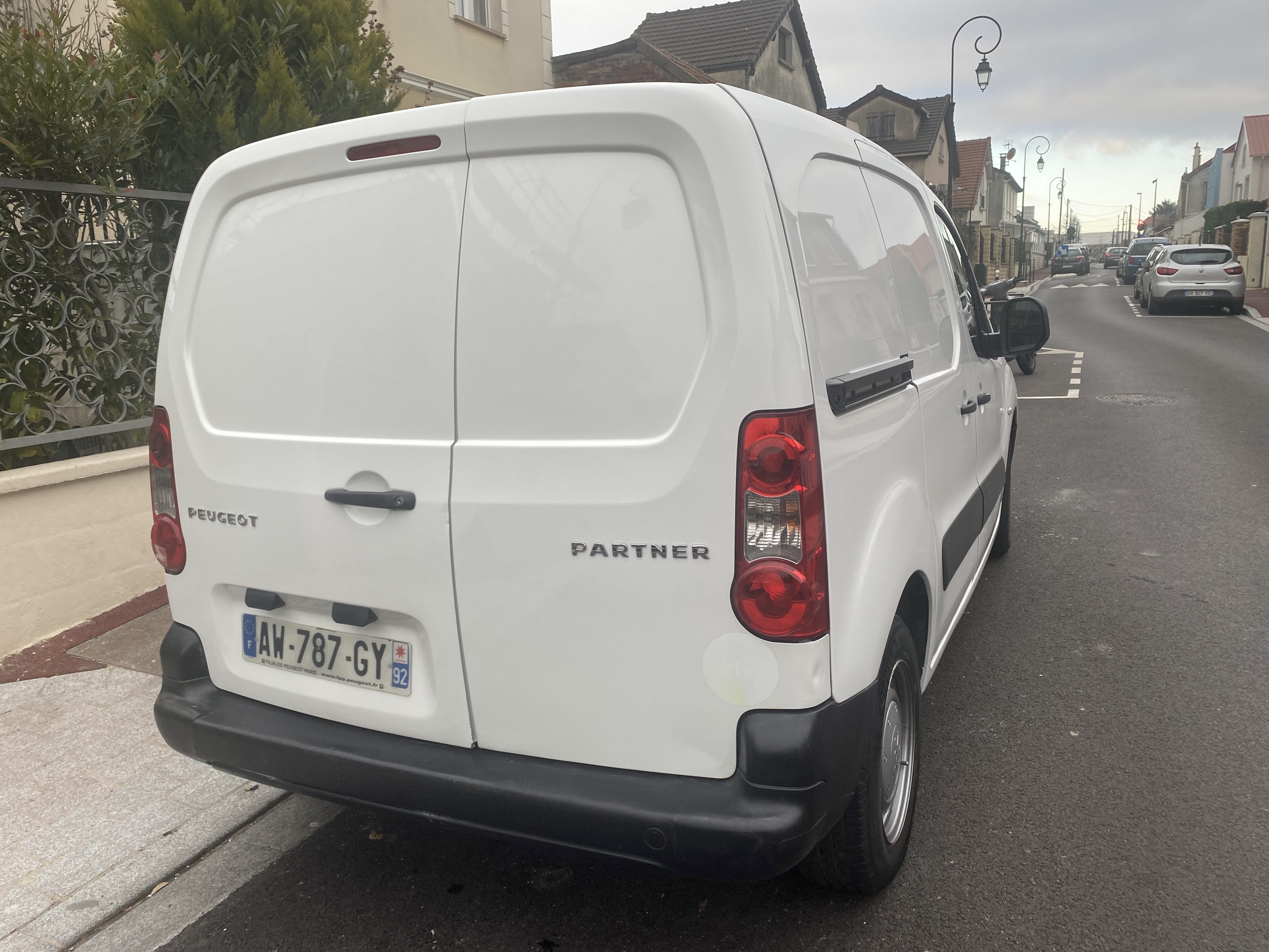 Peugeot Partner  1.6 (90 ch) fourgon tôle avec Entrée audio / iPod