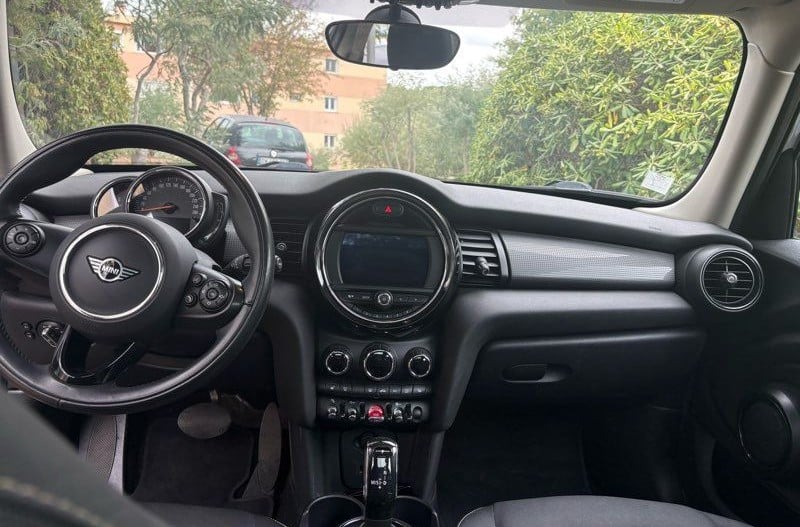 Mini Cooper 5 portes avec GPS