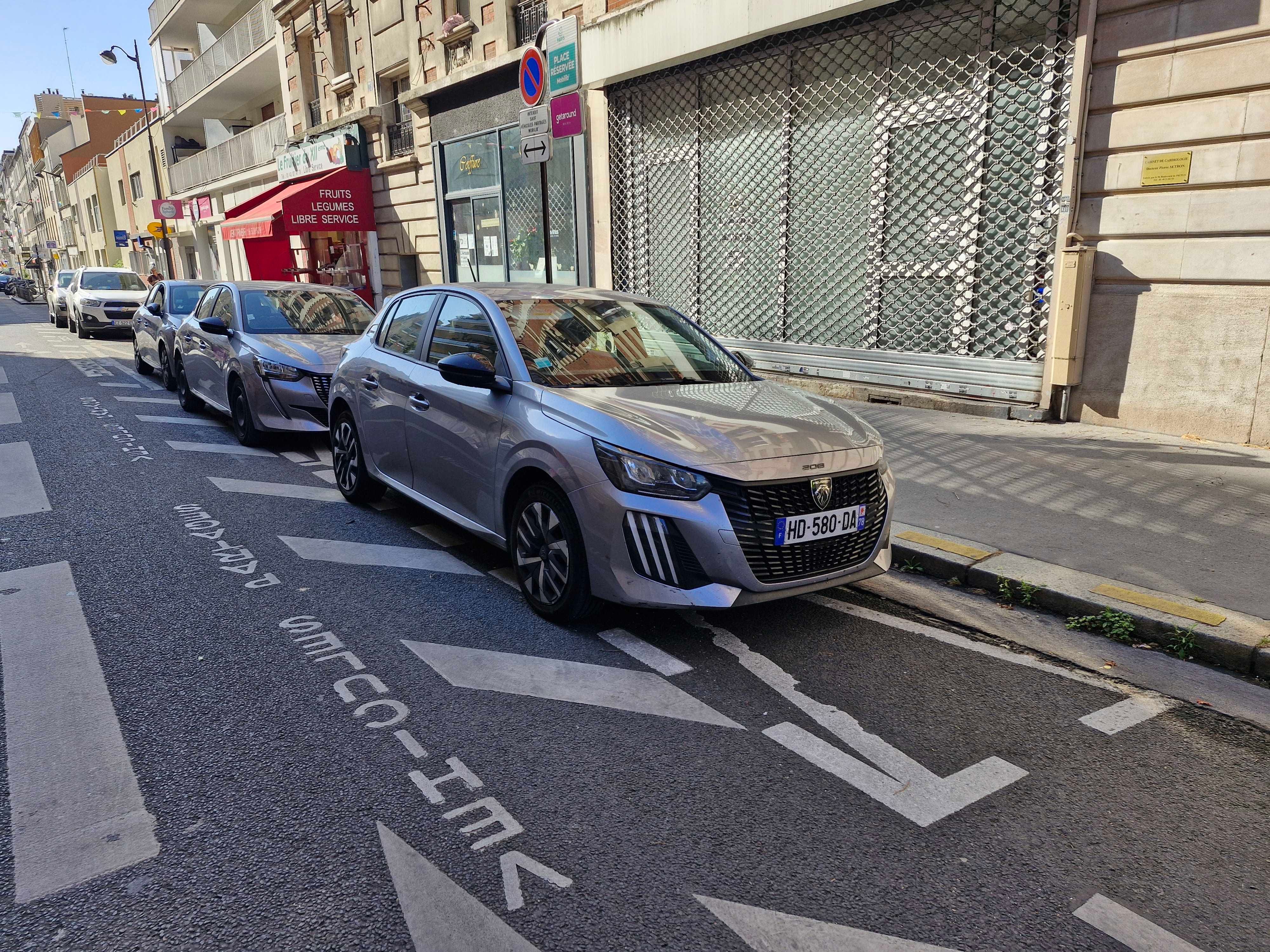 Peugeot 208, 2025, Essence 95 / Electric (hybrid), automatic