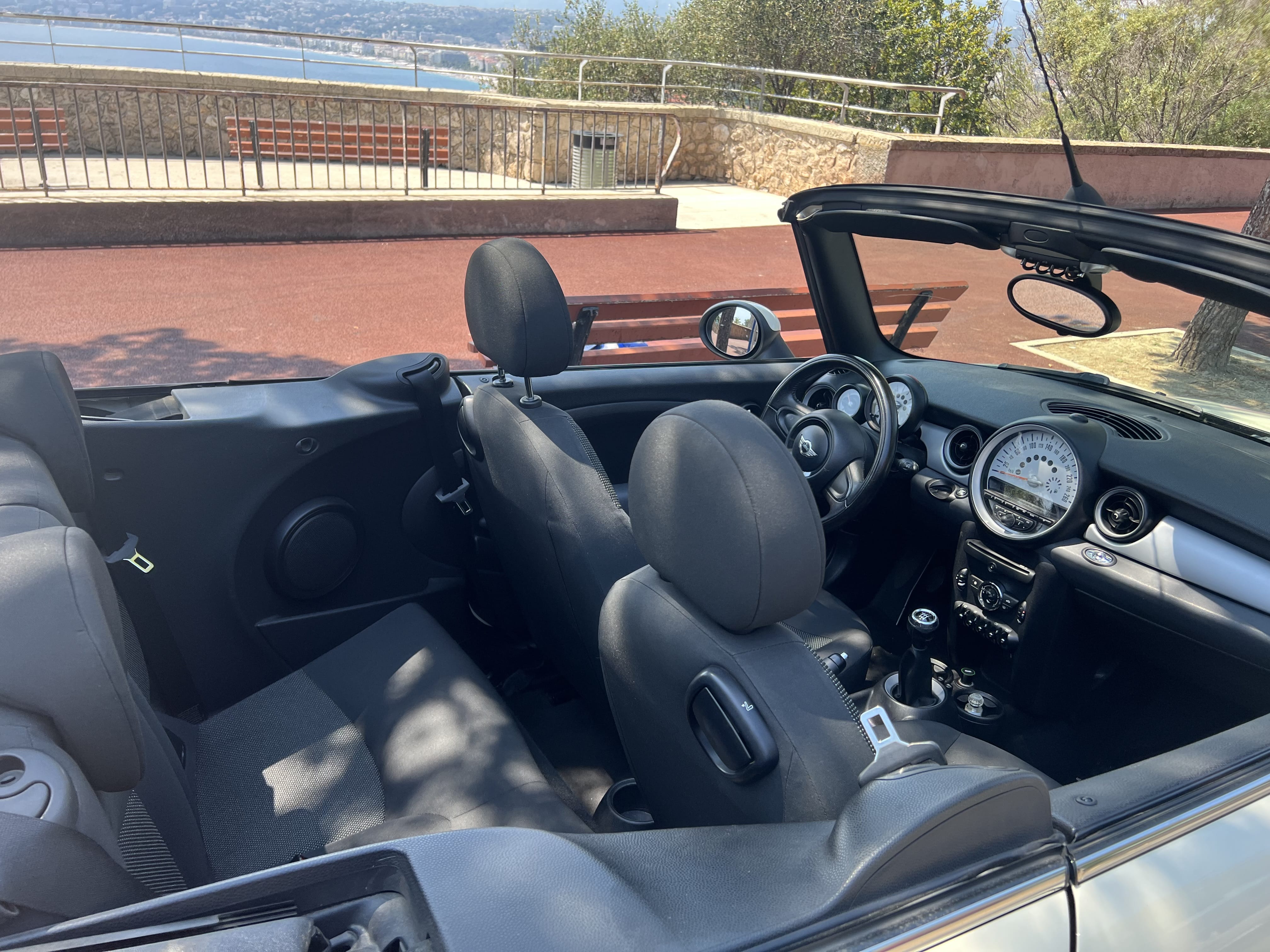 Mini Cabriolet  Mini Cooper cabriolet 1,6 .122cv avec Entrée audio / iPod