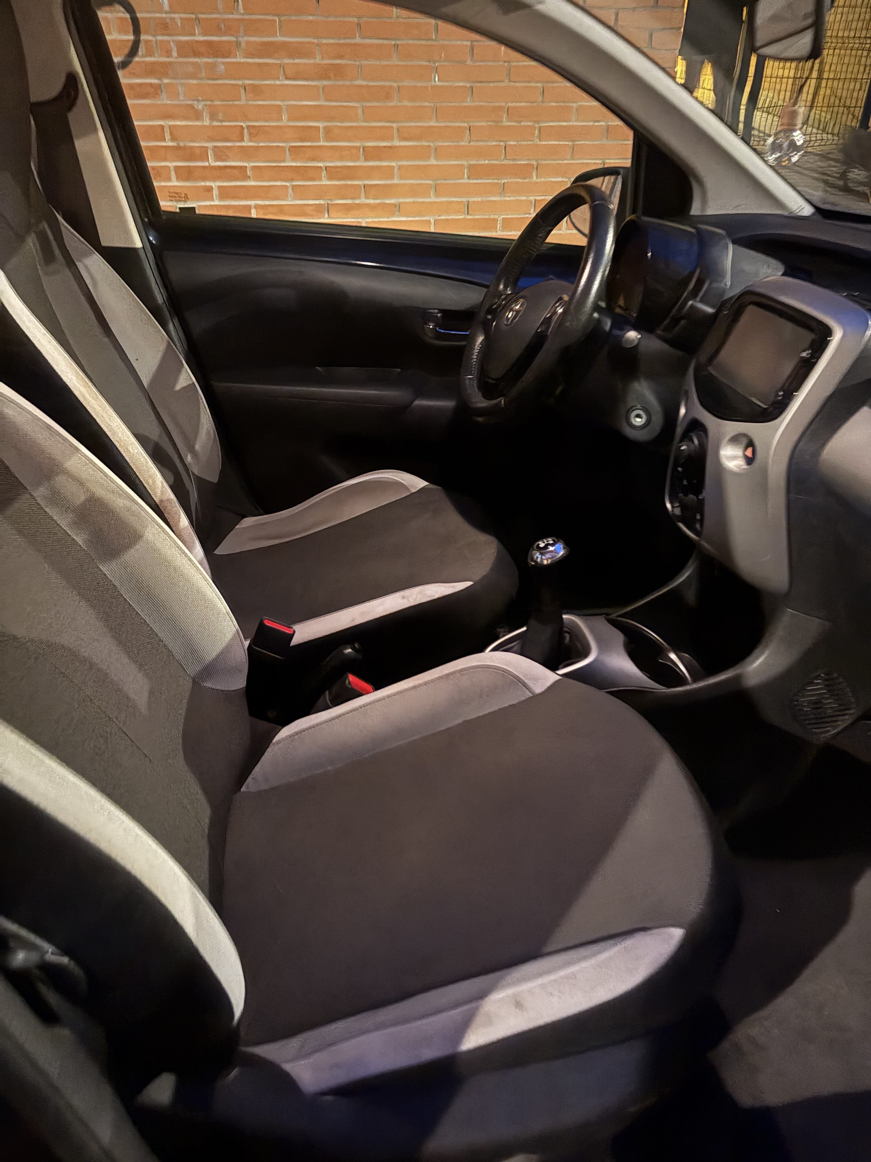 Toyota Aygo X med Lydinngang