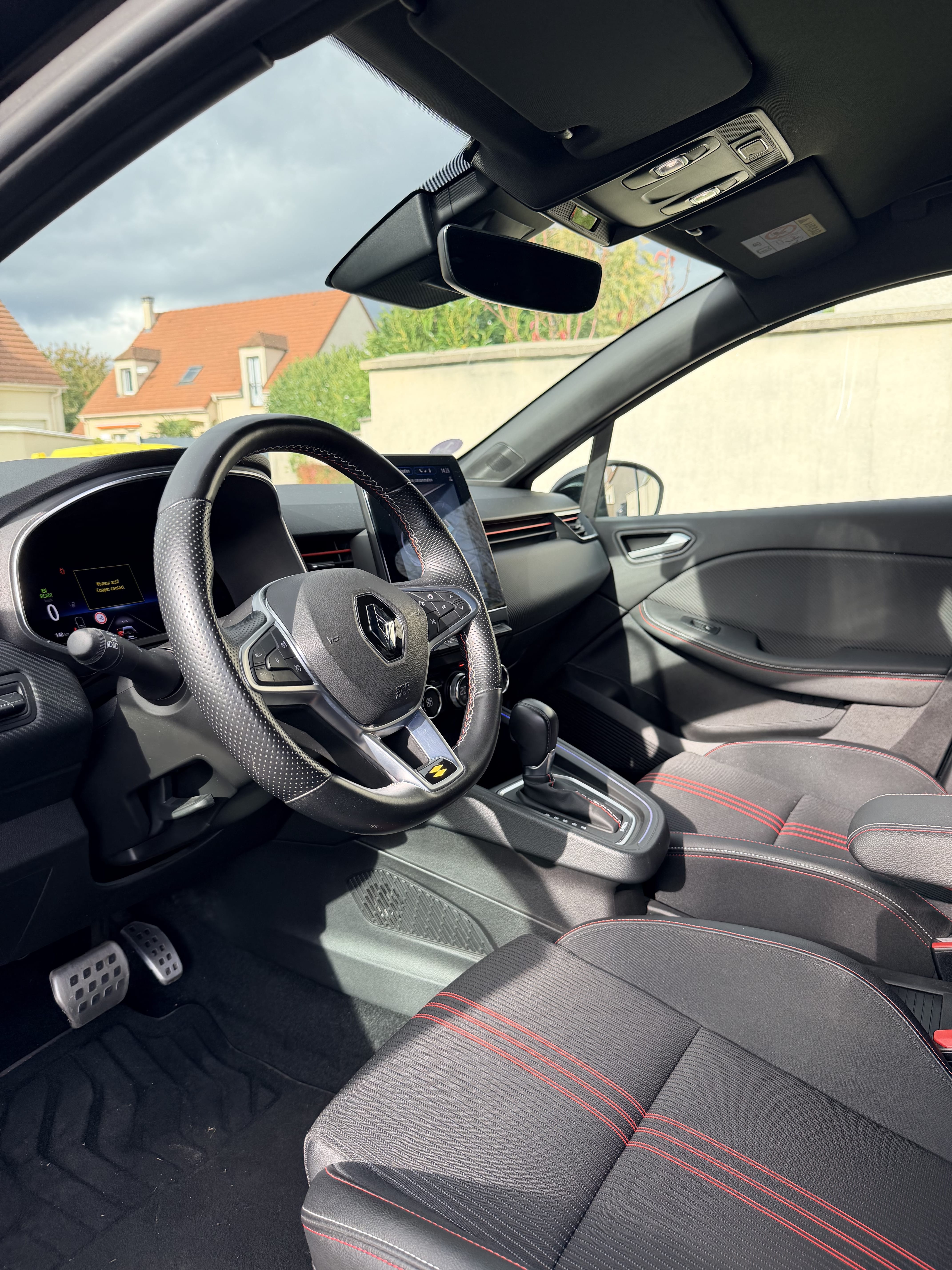 Renault Clio E-tech Hybride med Bluetooth audio