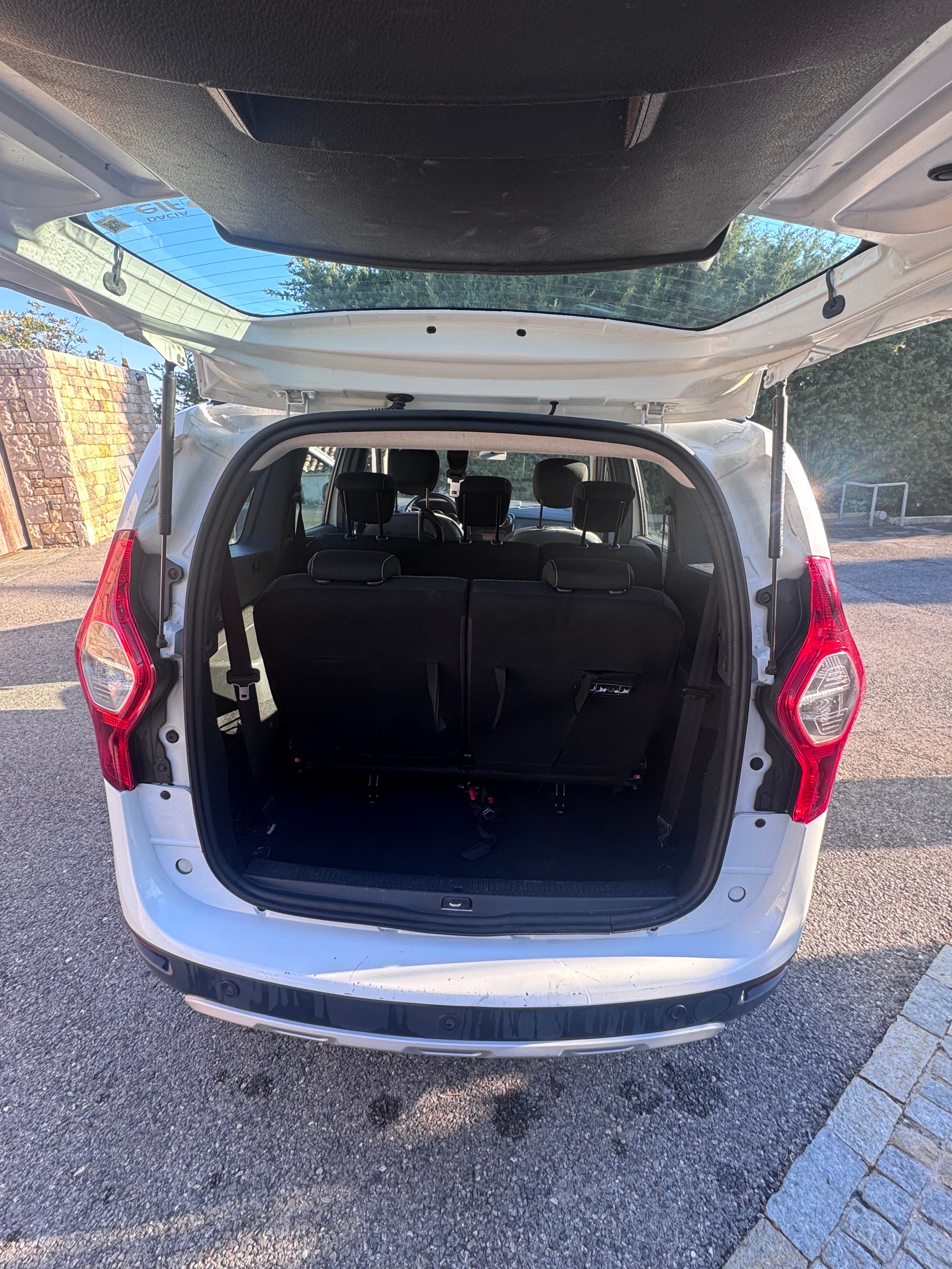 Dacia Lodgy avec Siège bébé