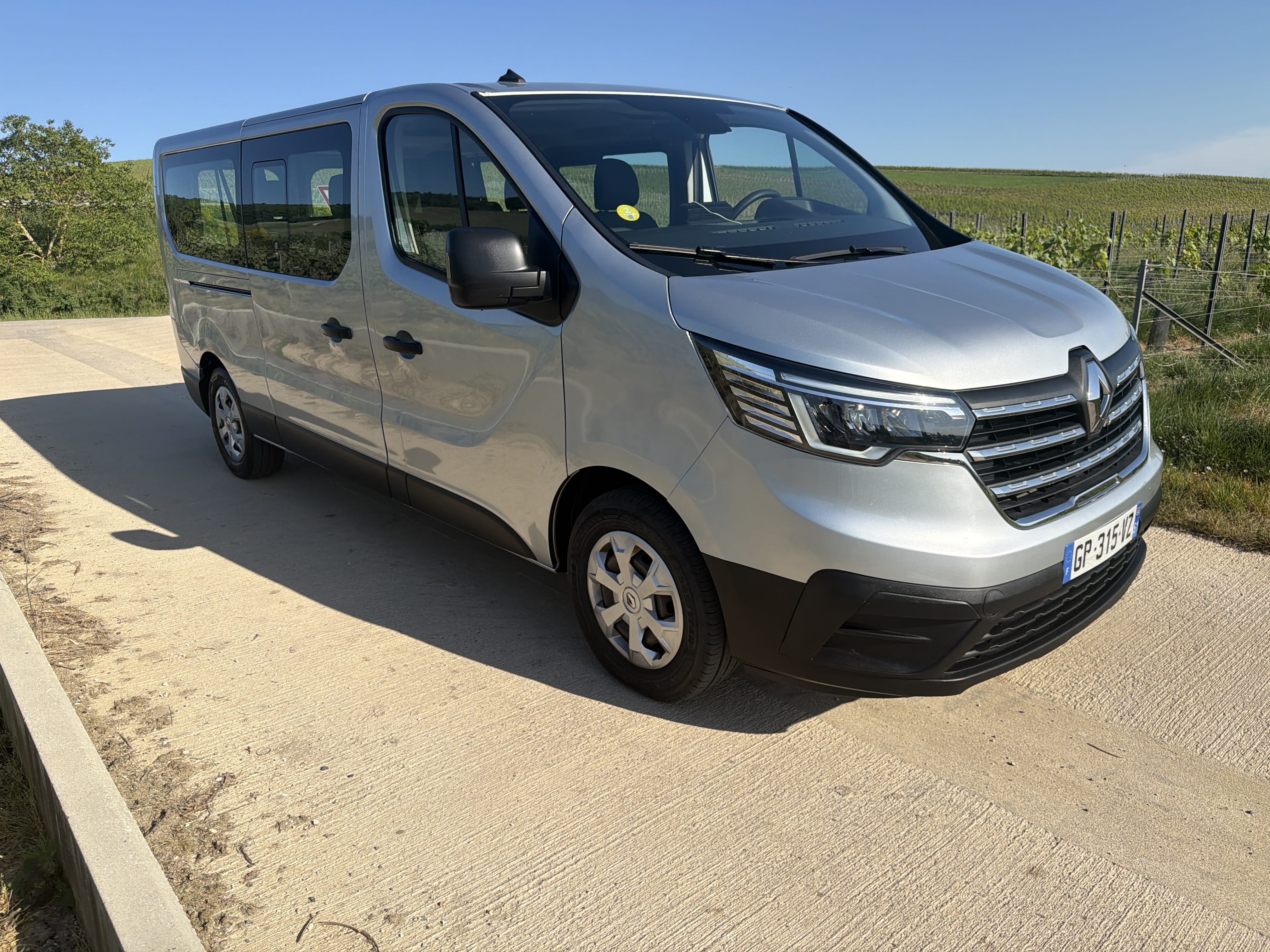 Renault Trafic Passenger Minibus  9 places 2.0 dci 150cv avec Audio Bluetooth