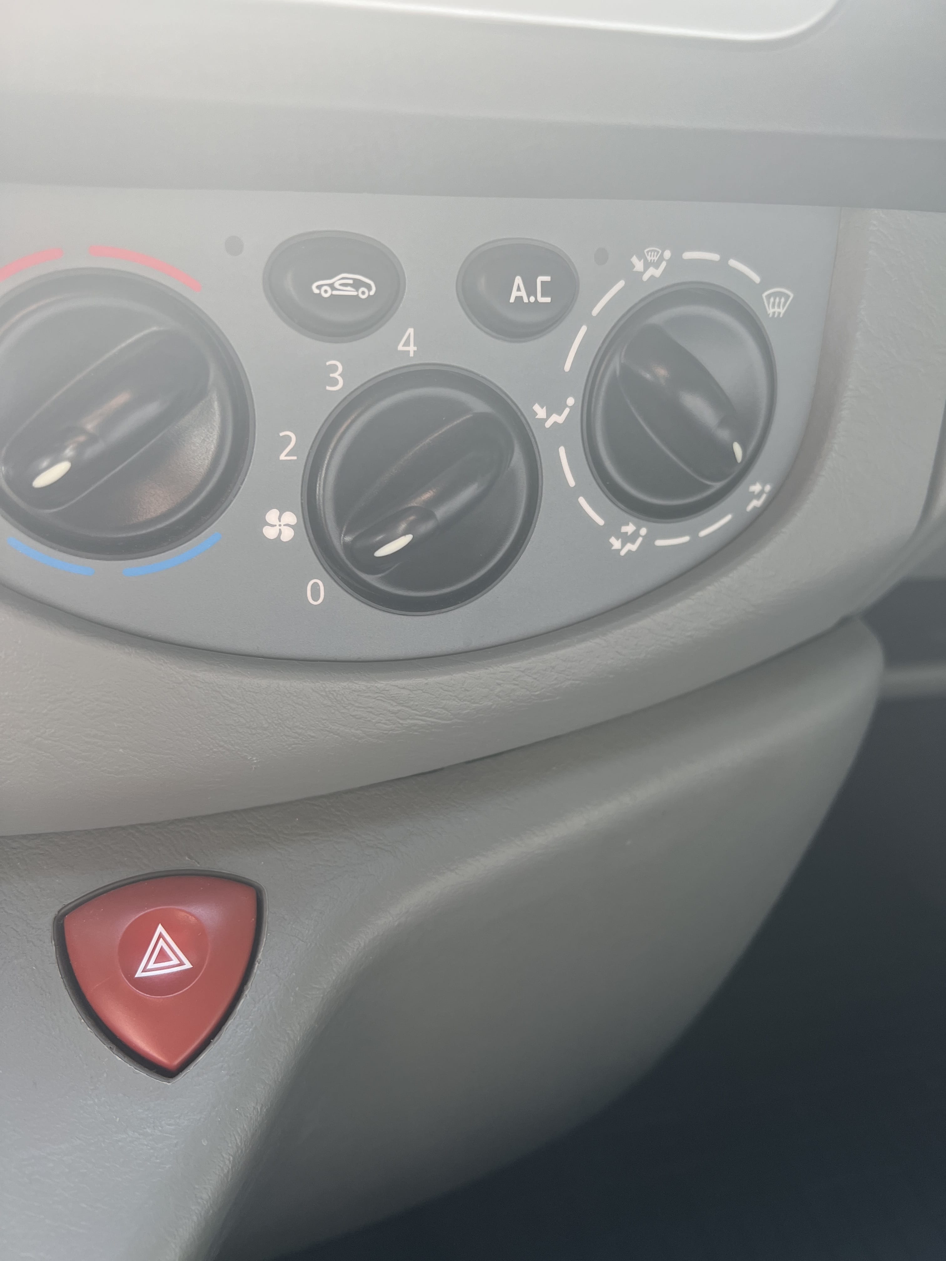 Renault Trafic Passenger ( a coté Rer A) avec Audio Bluetooth