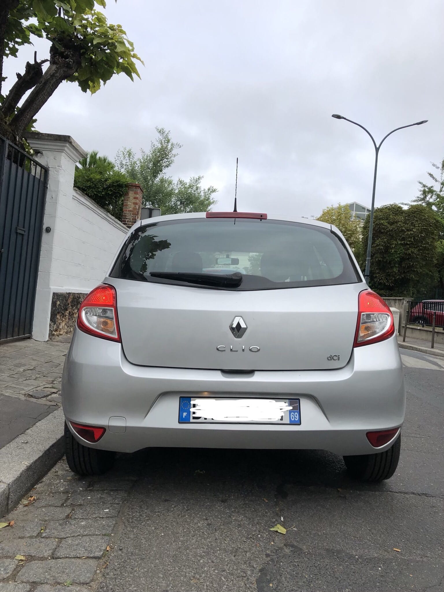 Renault Clio Eco Conso et siège auto en option avec Audio Bluetooth