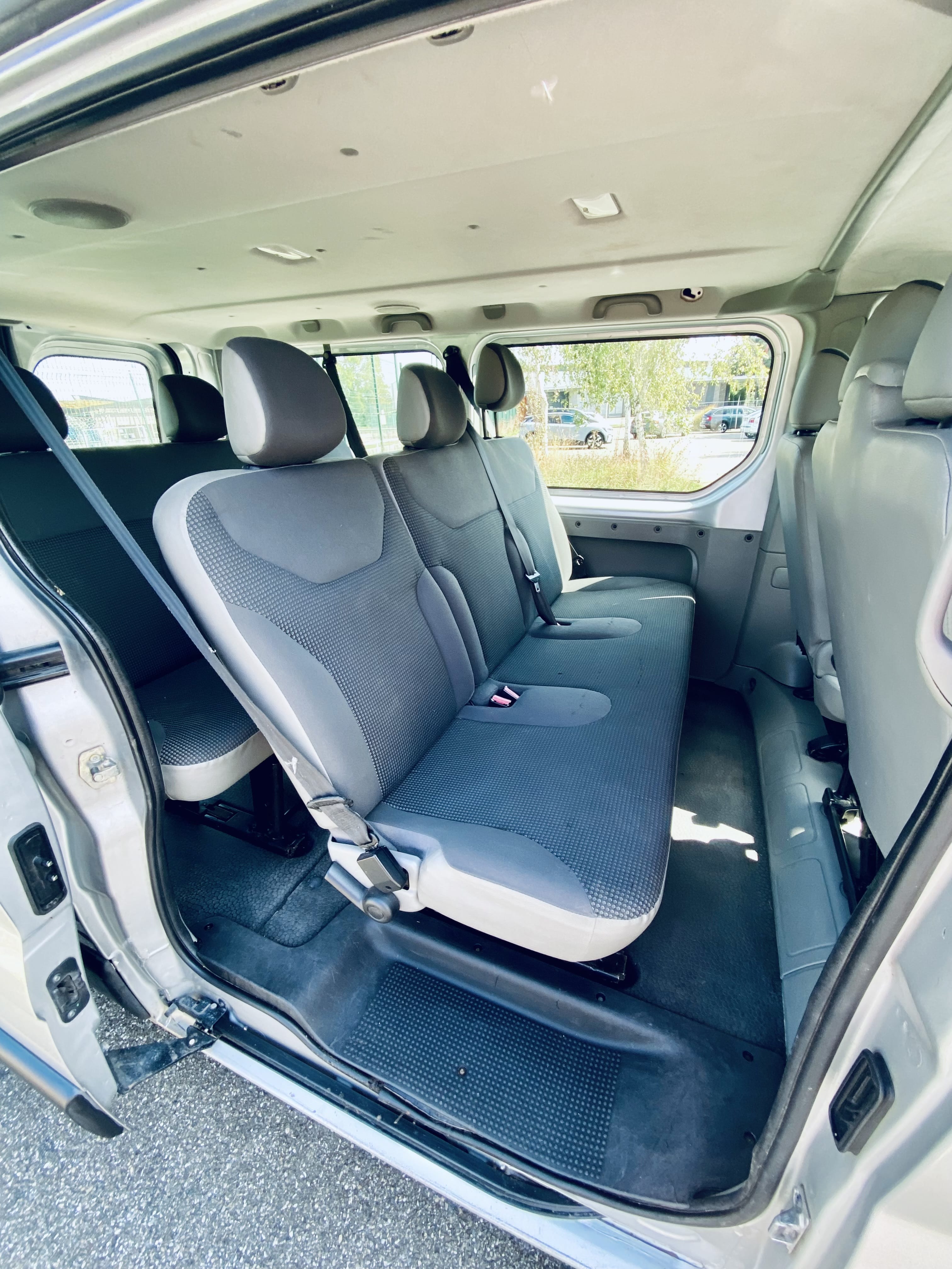 Opel Vivaro Combi avec Porte-vélos