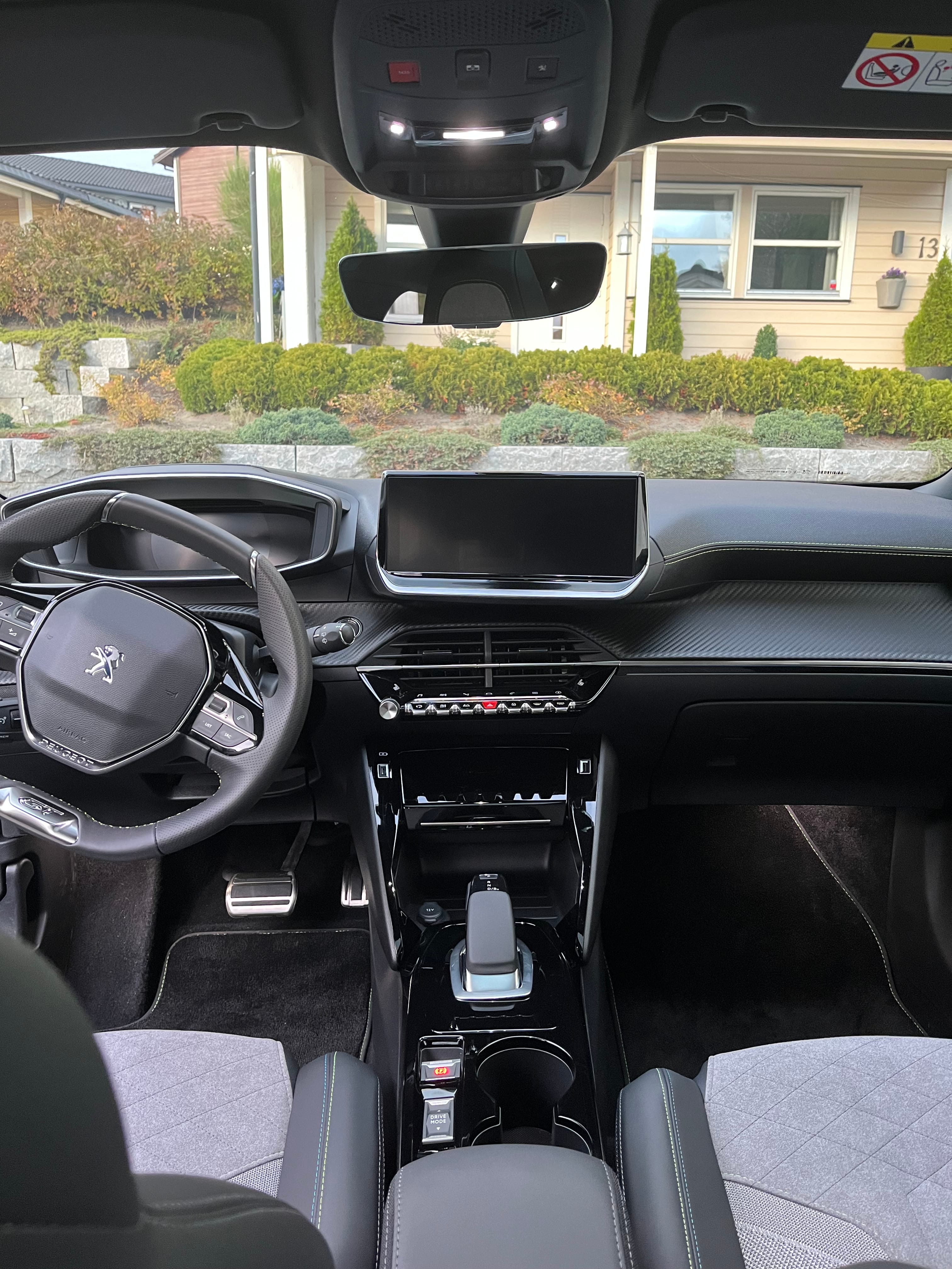 Peugeot e-2008 med GPS