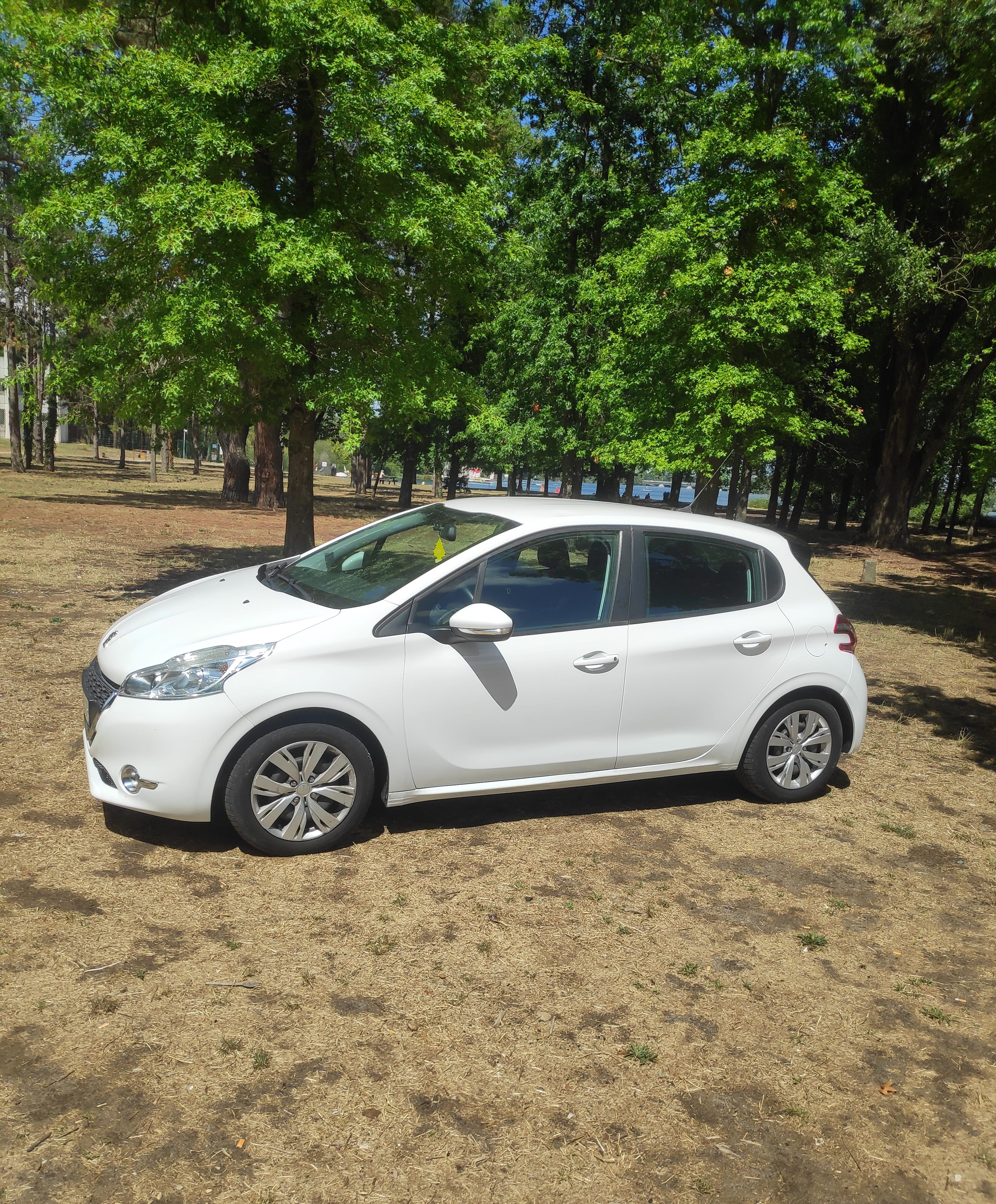 Peugeot 208 1.6 HDI avec Climatisation