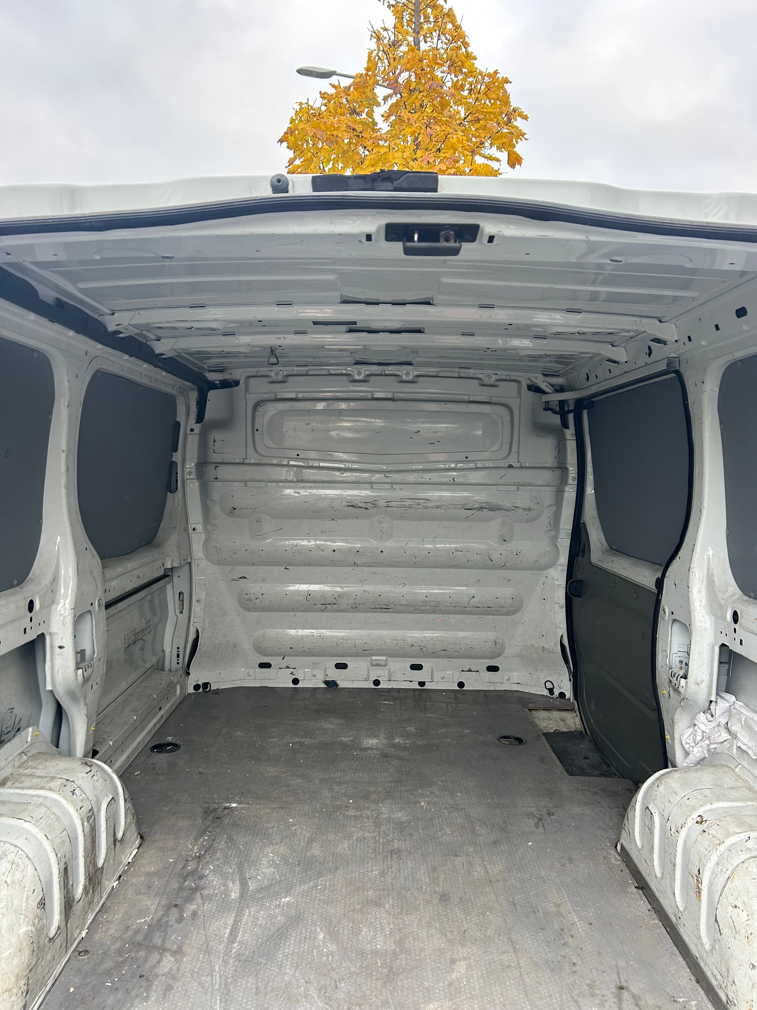 Renault Trafic L1H1 avec Autoradio