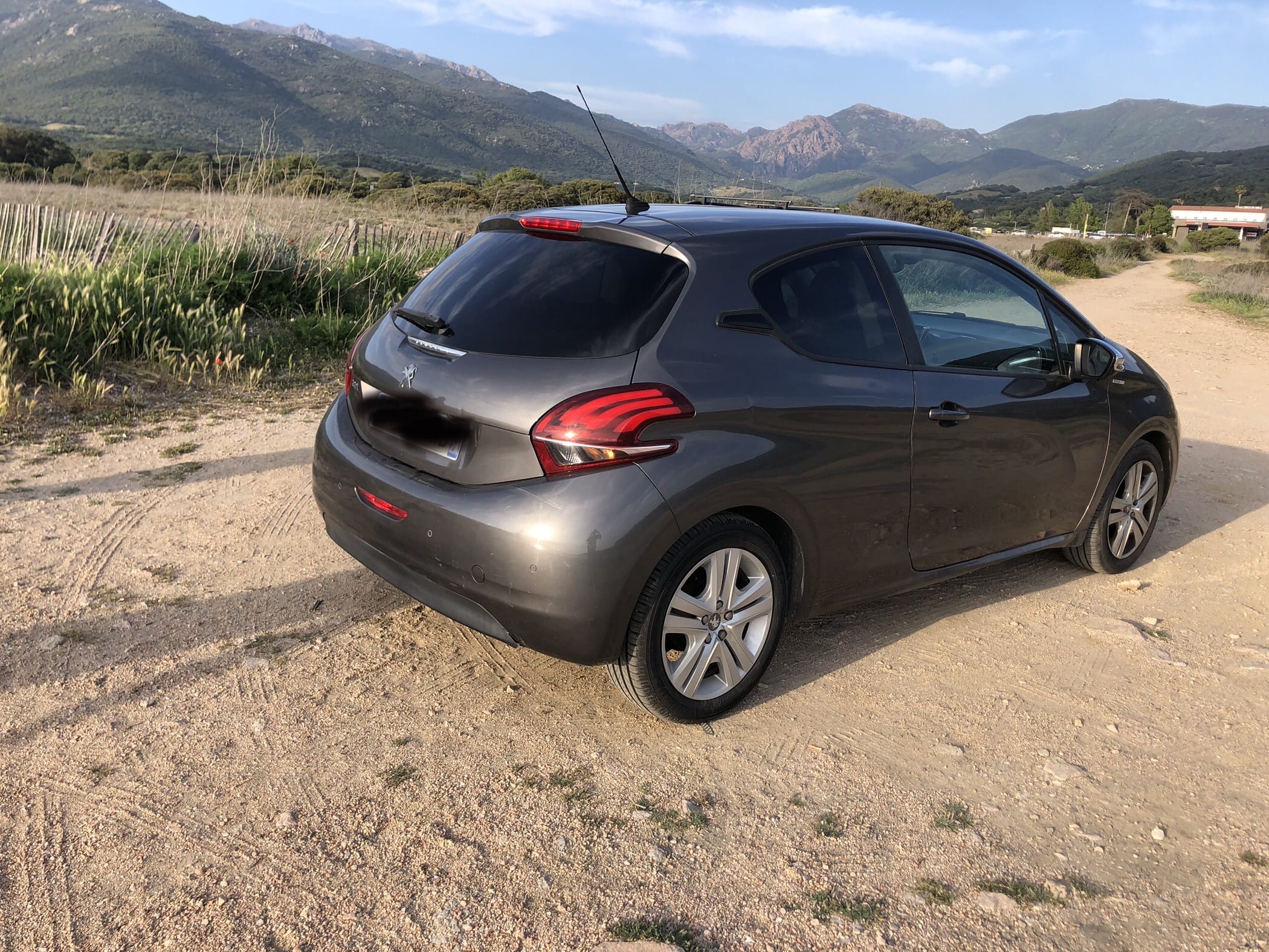 Peugeot 208 avec Caméra de recul
