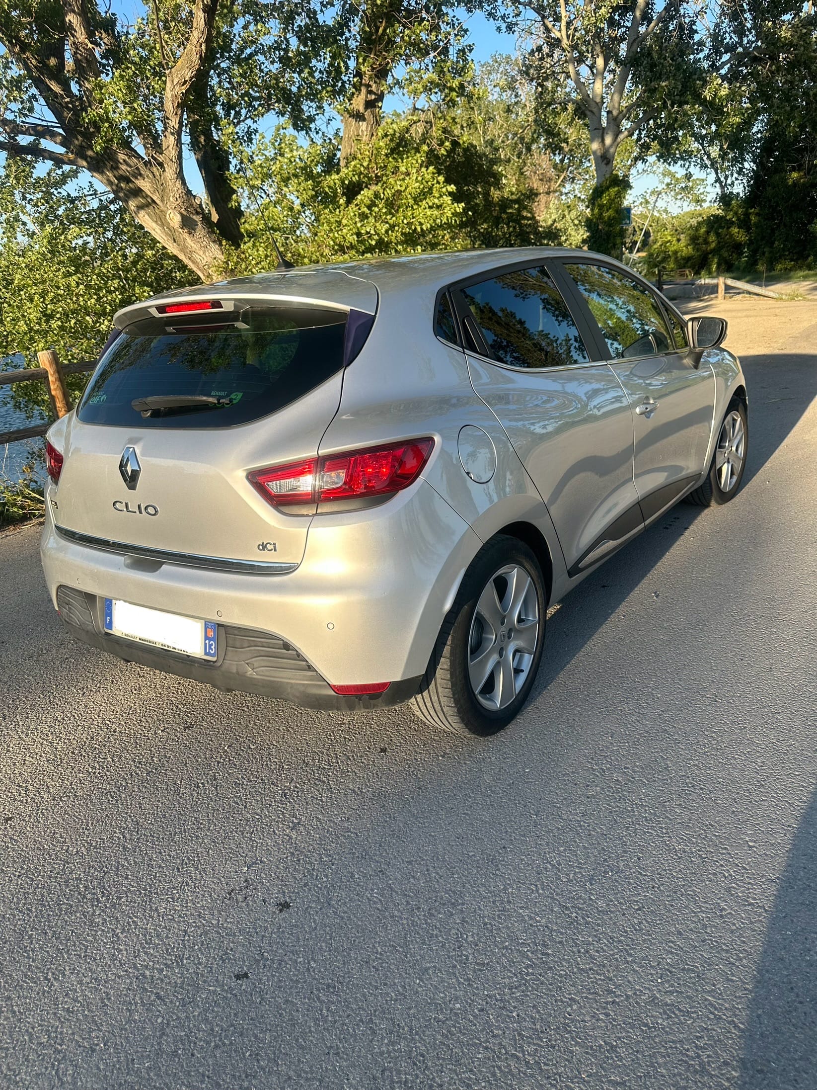 Renault Clio Intense grise met GPS