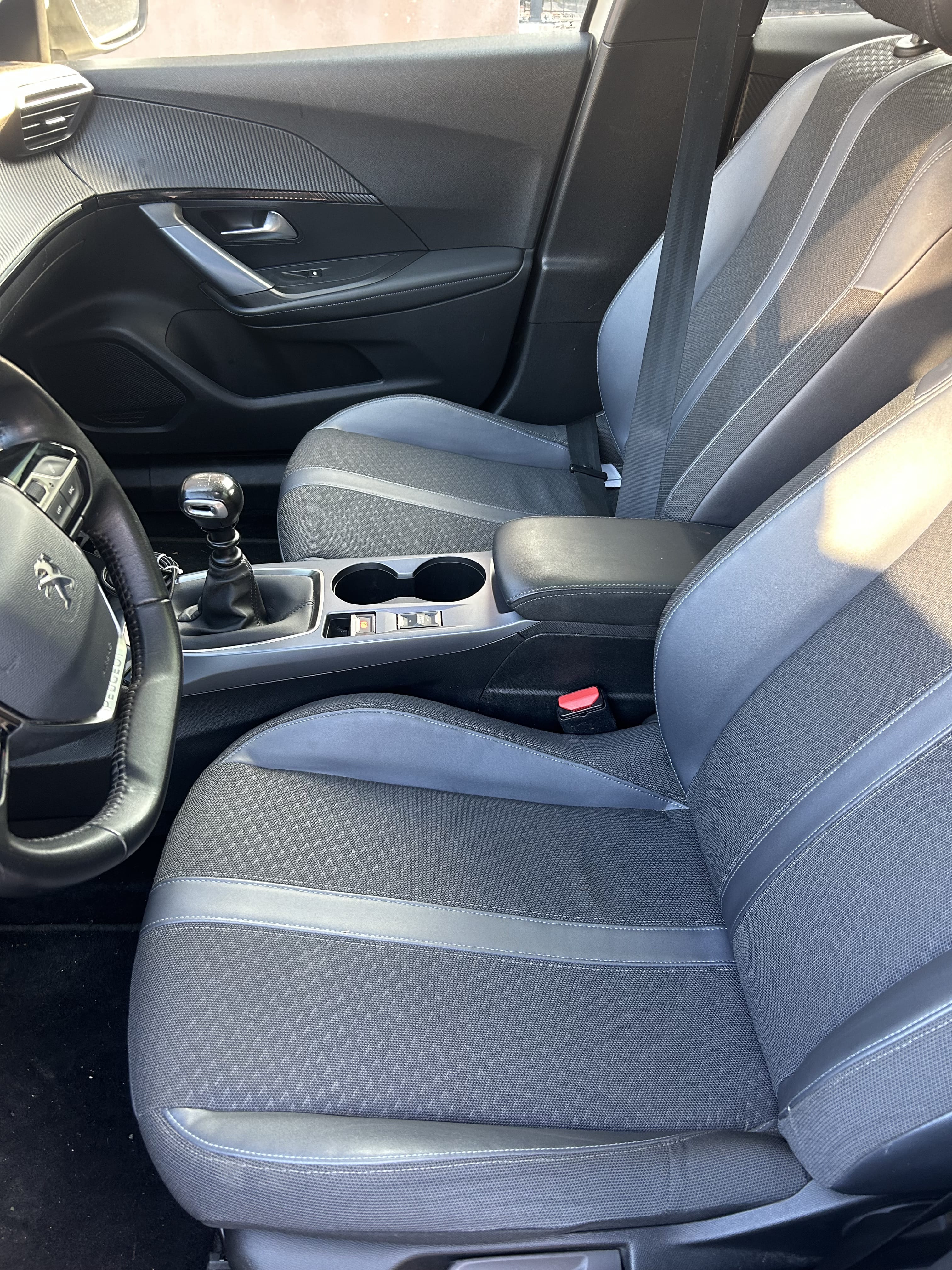 Peugeot 2008 avec Entrée audio / iPod