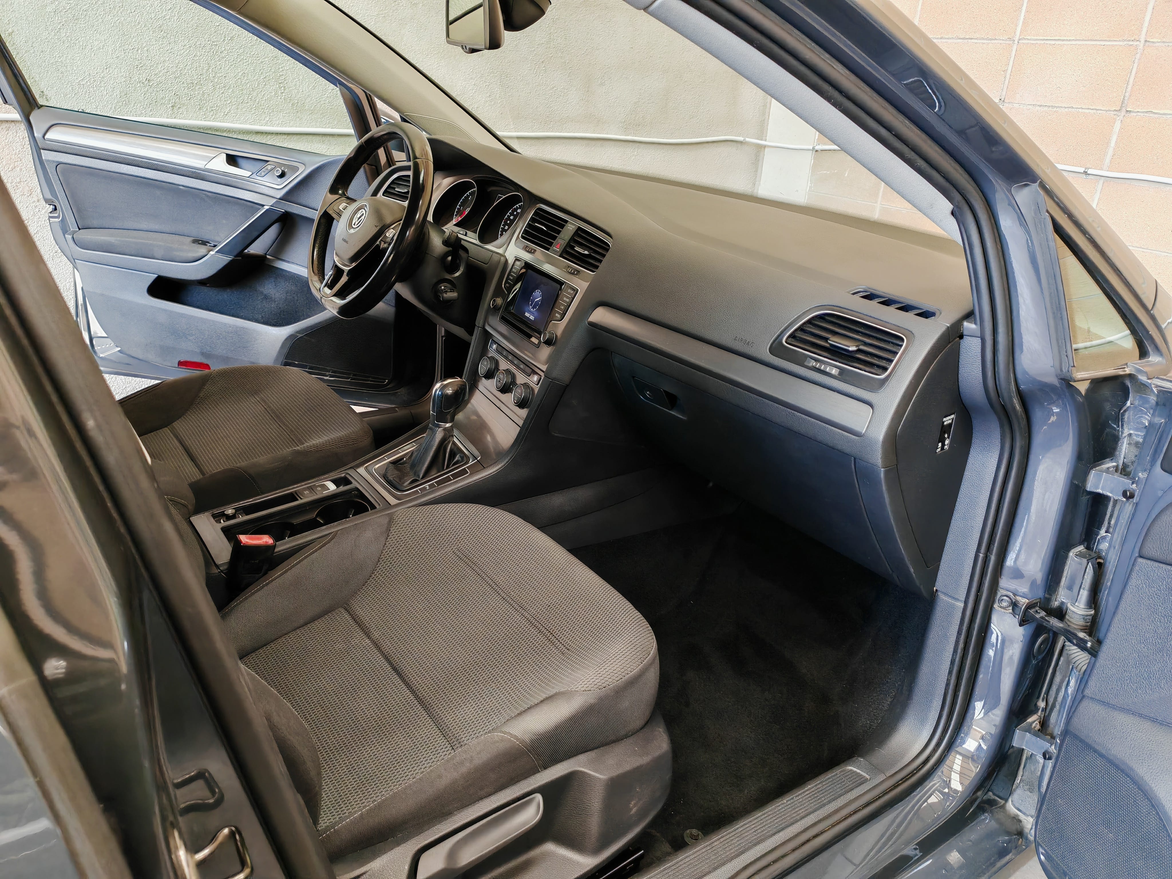 Volkswagen Golf con Puertos de carga USB