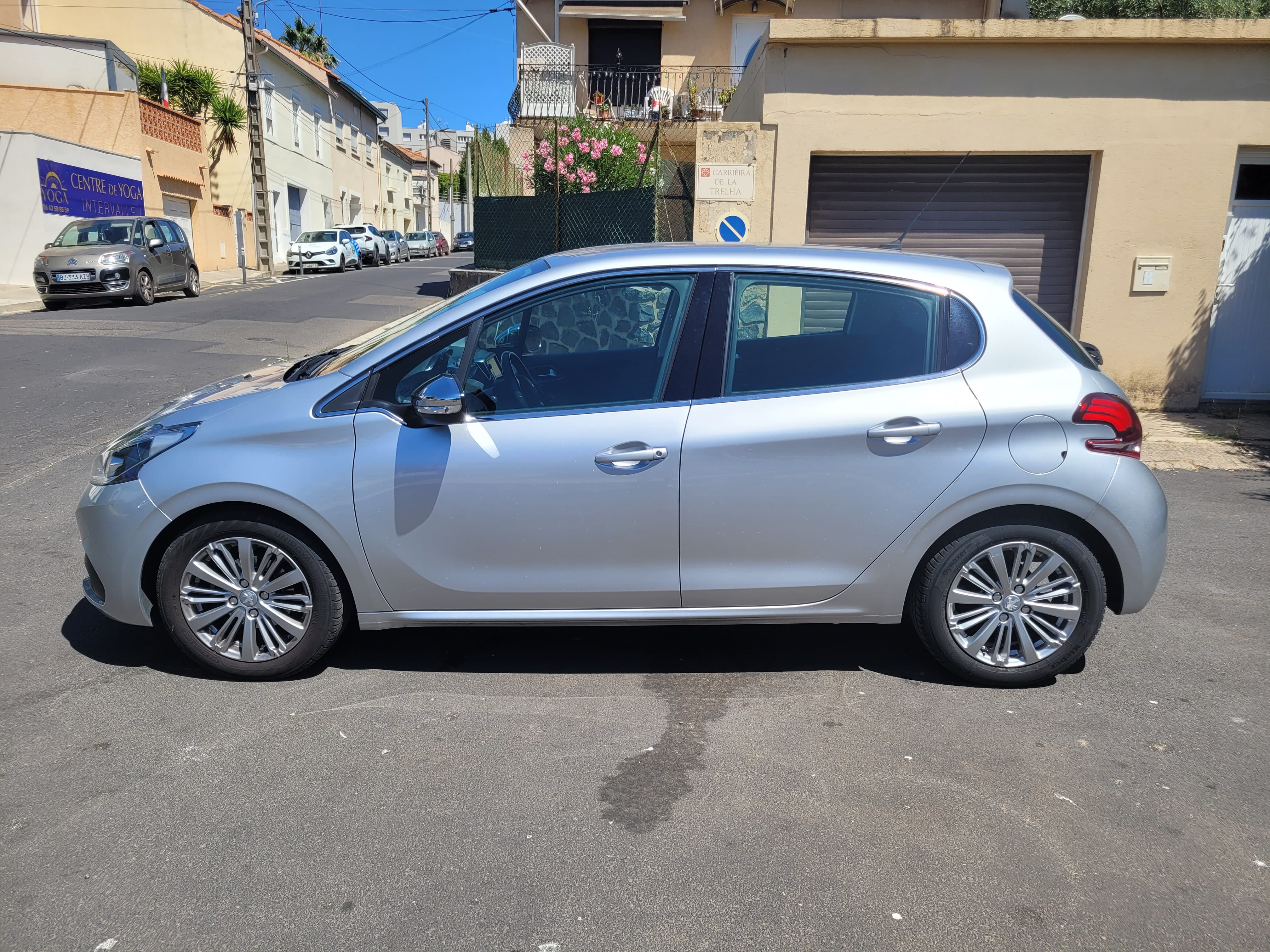 Peugeot 208 Allure avec Siège bébé