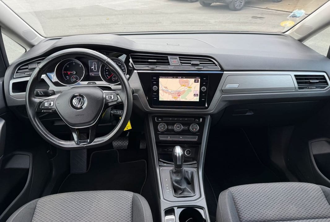 Volkswagen Touran 2.0 TDI 150 CV - Boite auto - 7 places - Attelage avec GPS