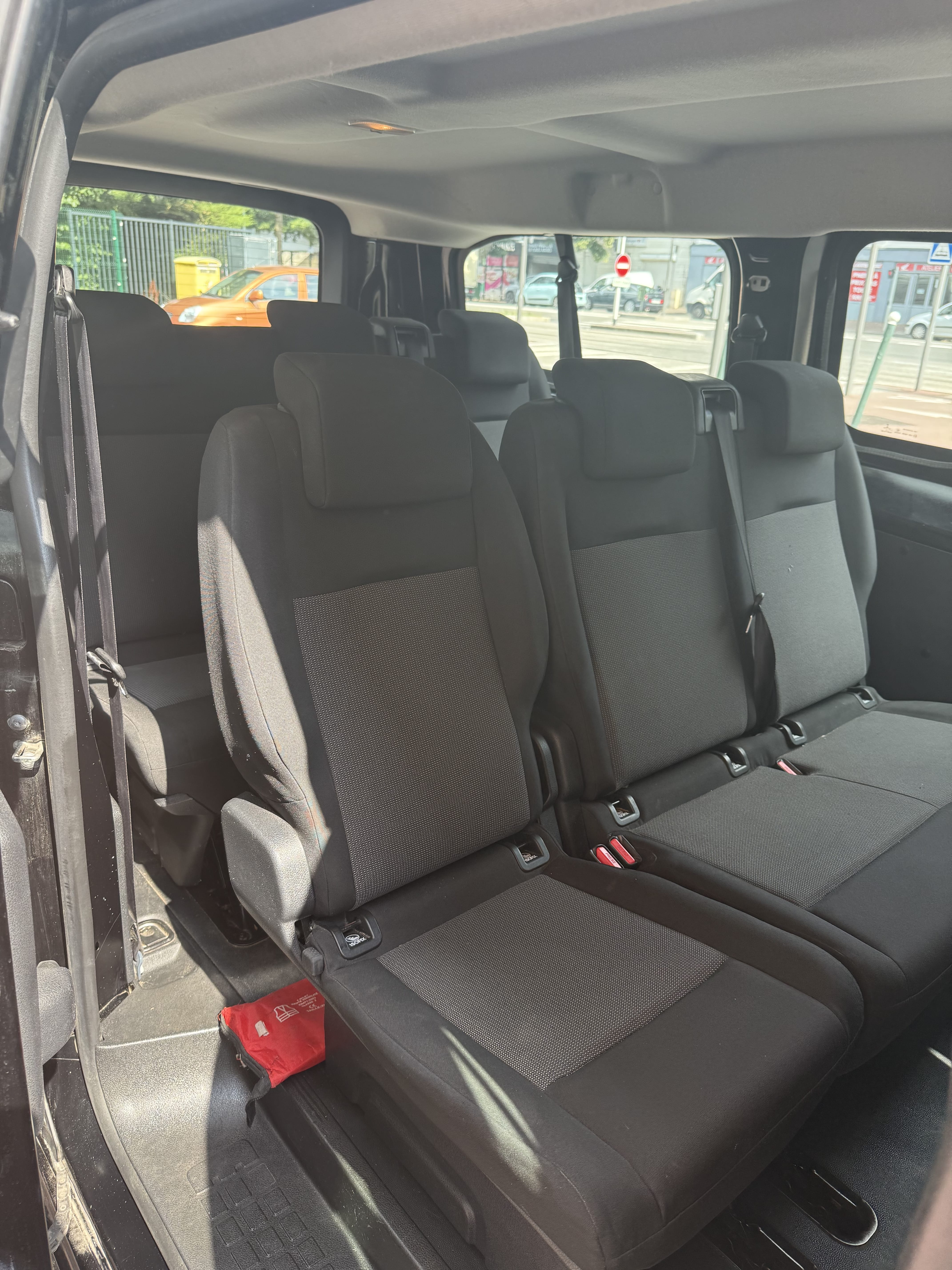 Opel Vivaro avec Siège bébé