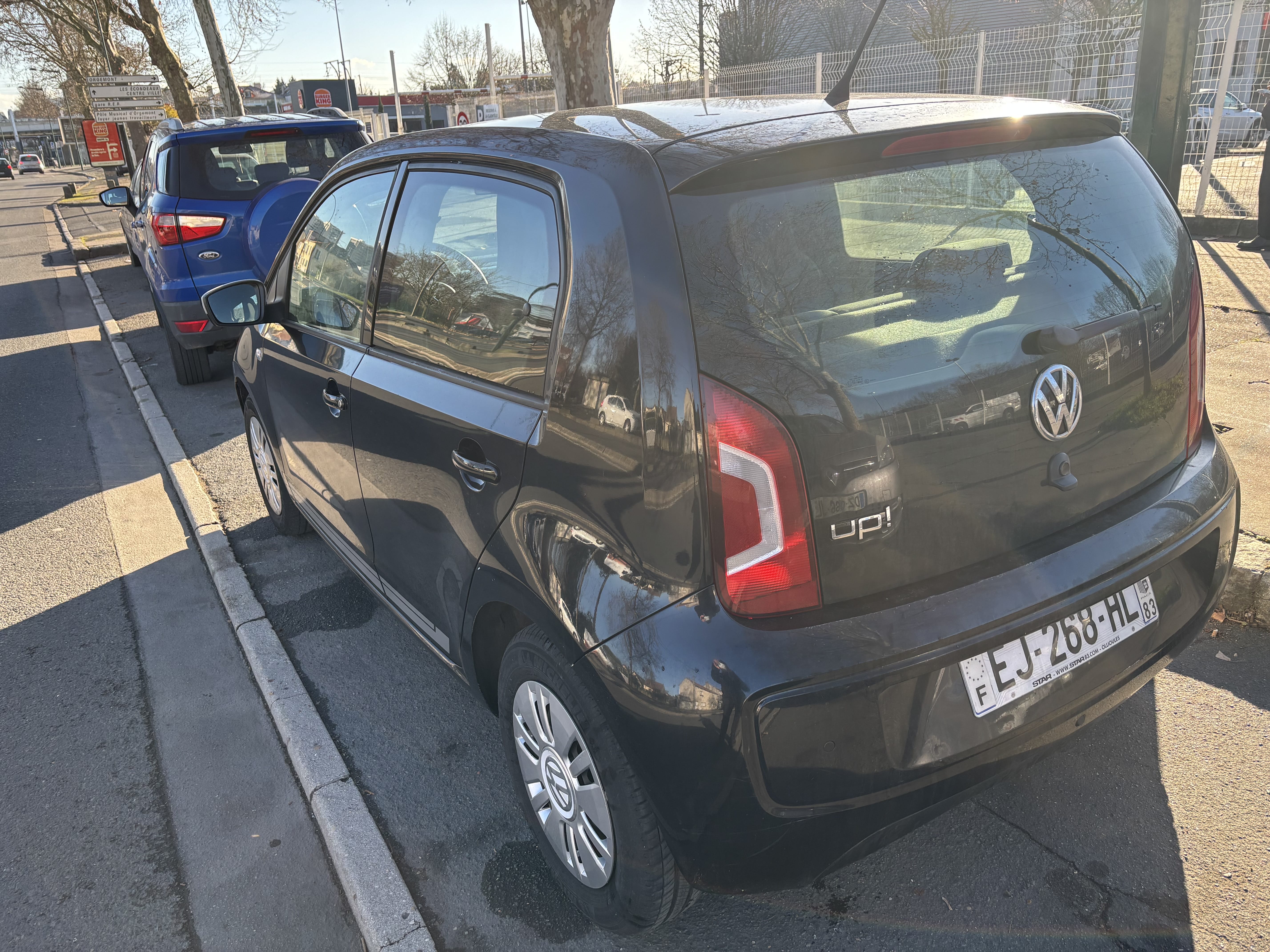Volkswagen Up! Essence sans plomb 95 avec Climatisation