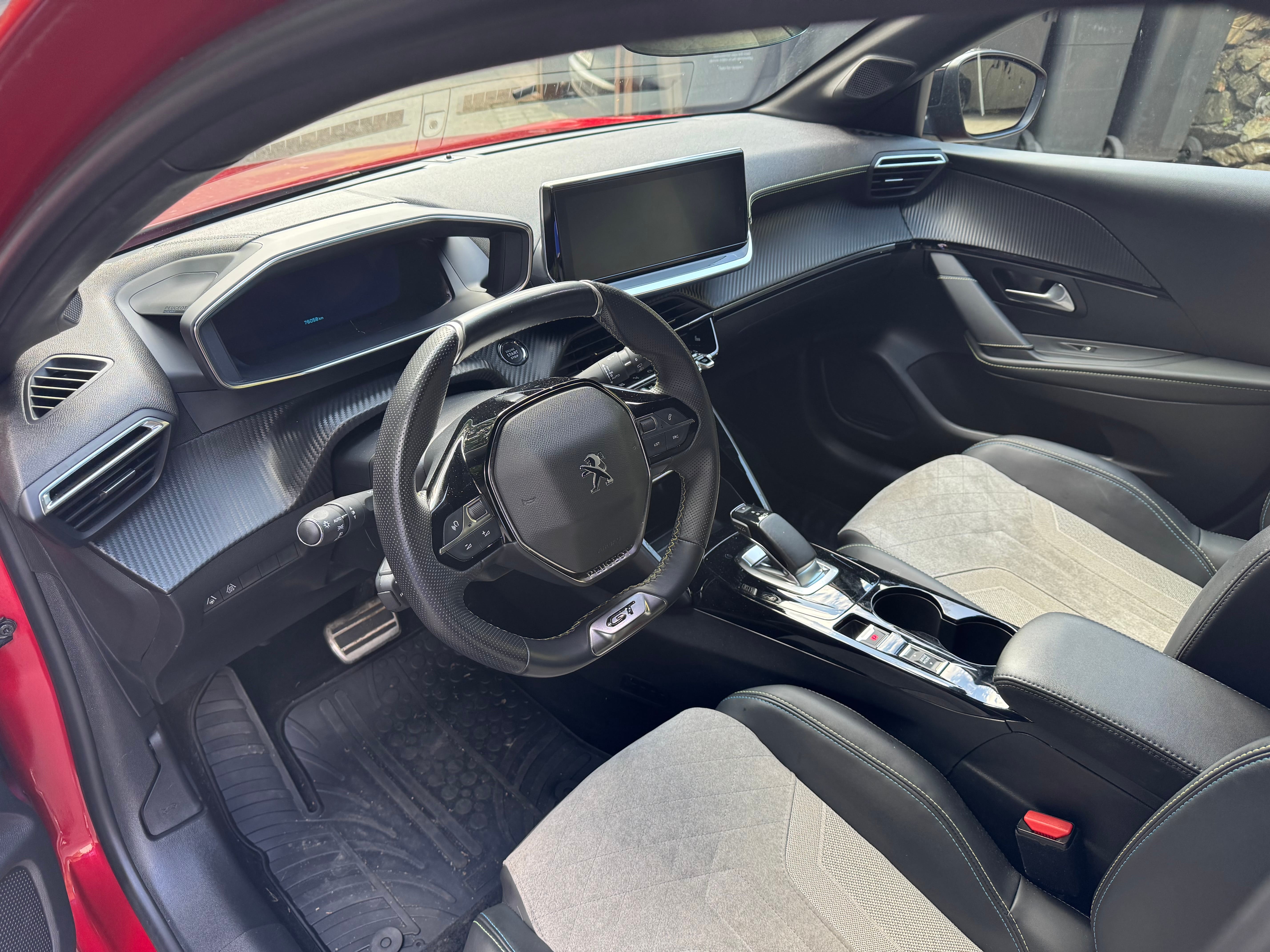 Peugeot 208 GT Line med GPS