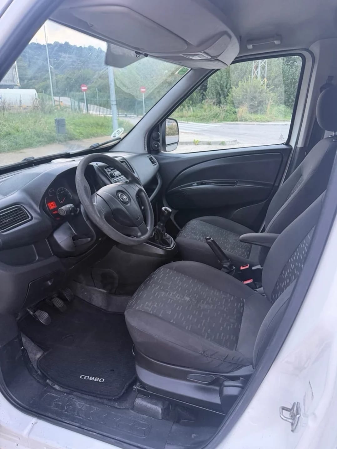 Opel Combo con Entrada de Audio/iPod