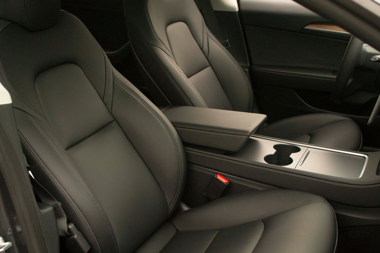 Tesla Model 3 mit Kindersitz