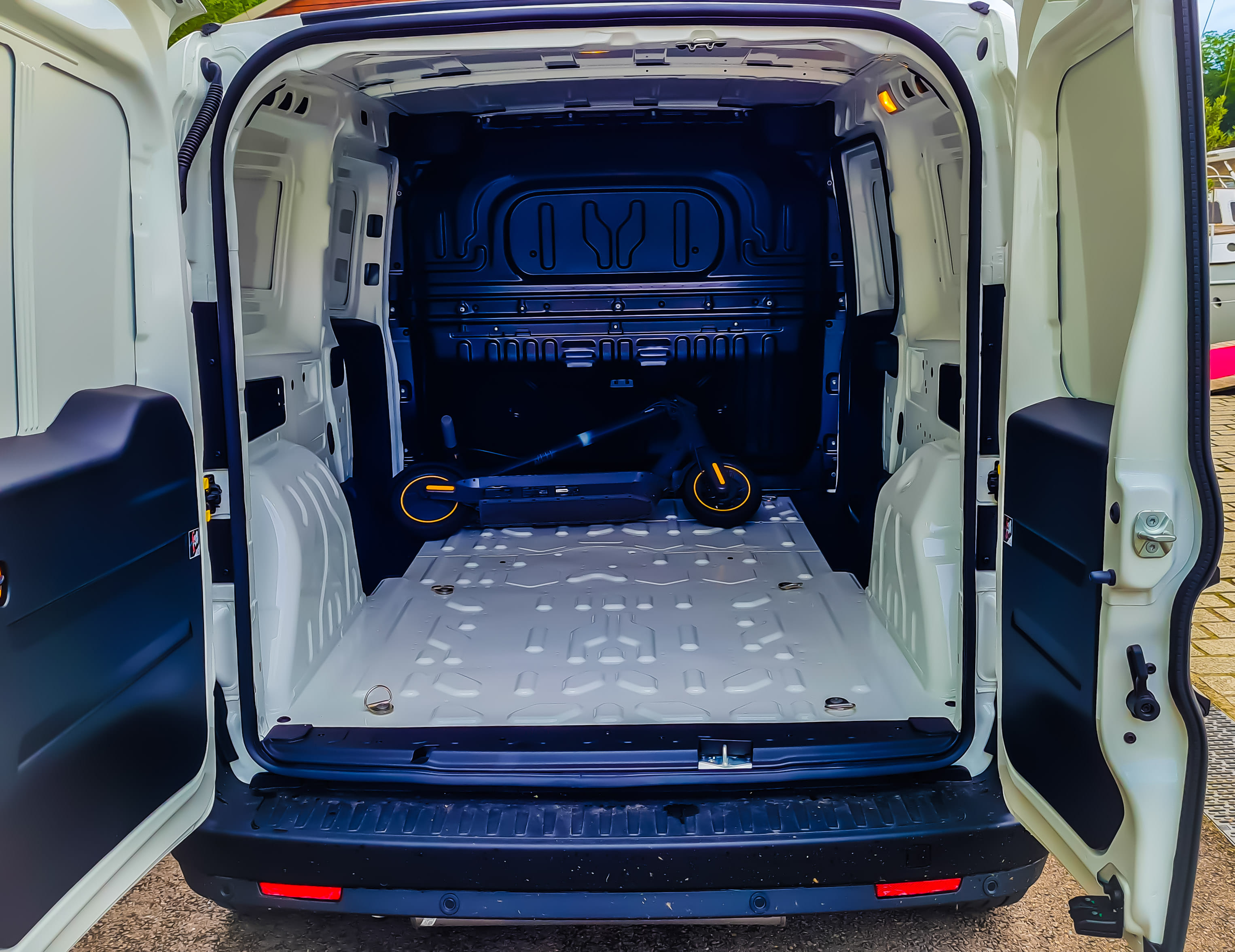 Fiat Doblo Cargo Maxi (=rallongé) essence/GNV (GA373) (clim, 3 places, GPS, USB,  ...) avec GPS