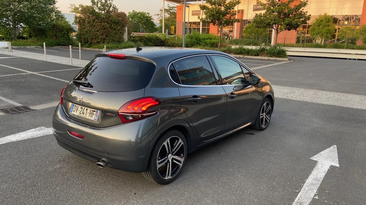 Peugeot 208 avec GPS