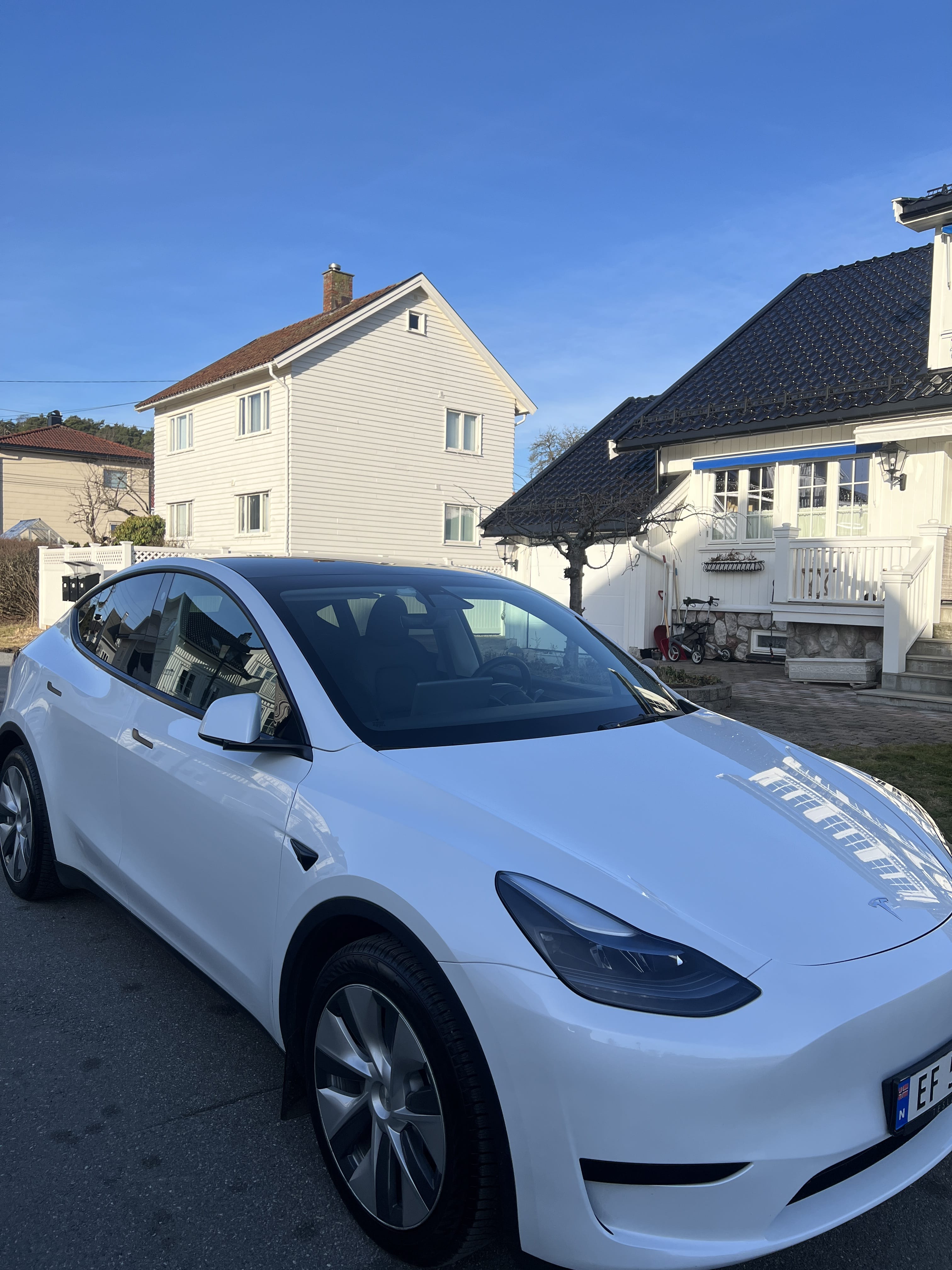 Tesla Model Y Standard Range med Aircondition