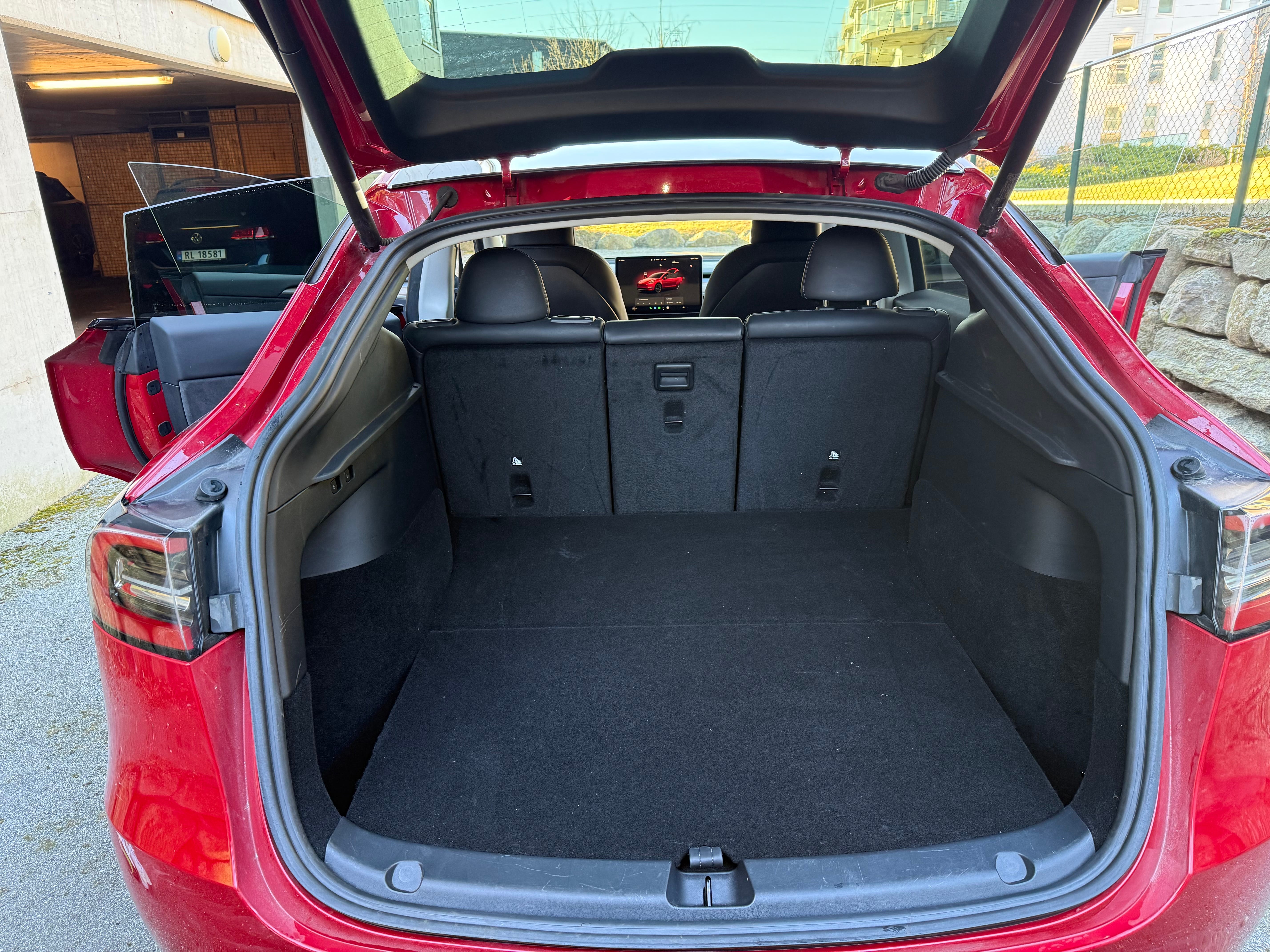 Tesla Model Y Long Range med Cruisekontroll