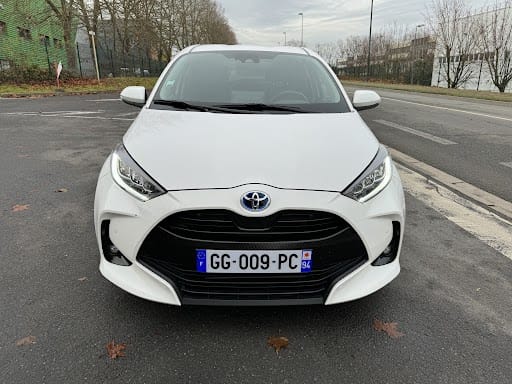Toyota Yaris Hybride, 2022, Essence 95 / Électrique (hybride), automatique