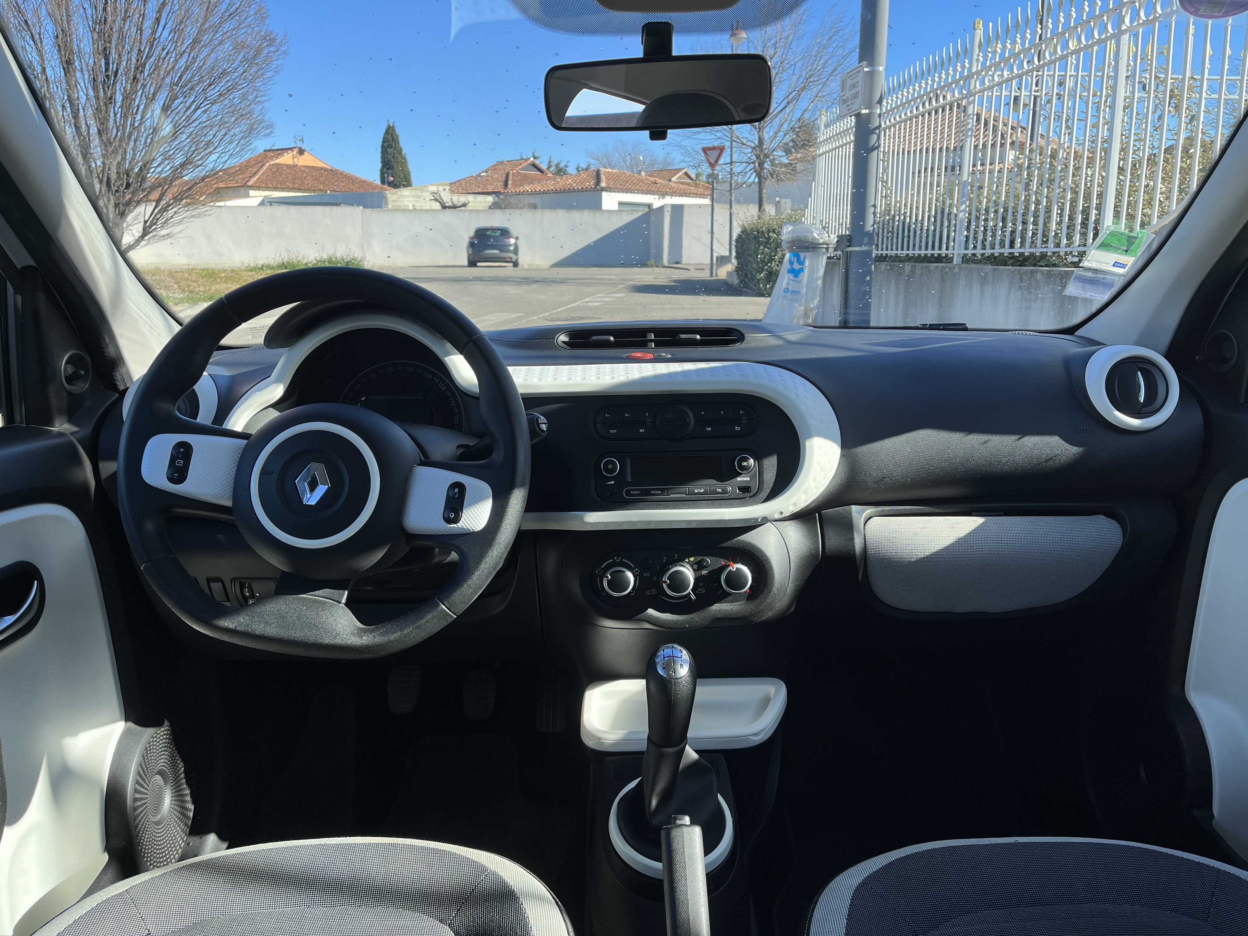 Renault Twingo lll 1.0L 12V 69CV with Bluetooth audio