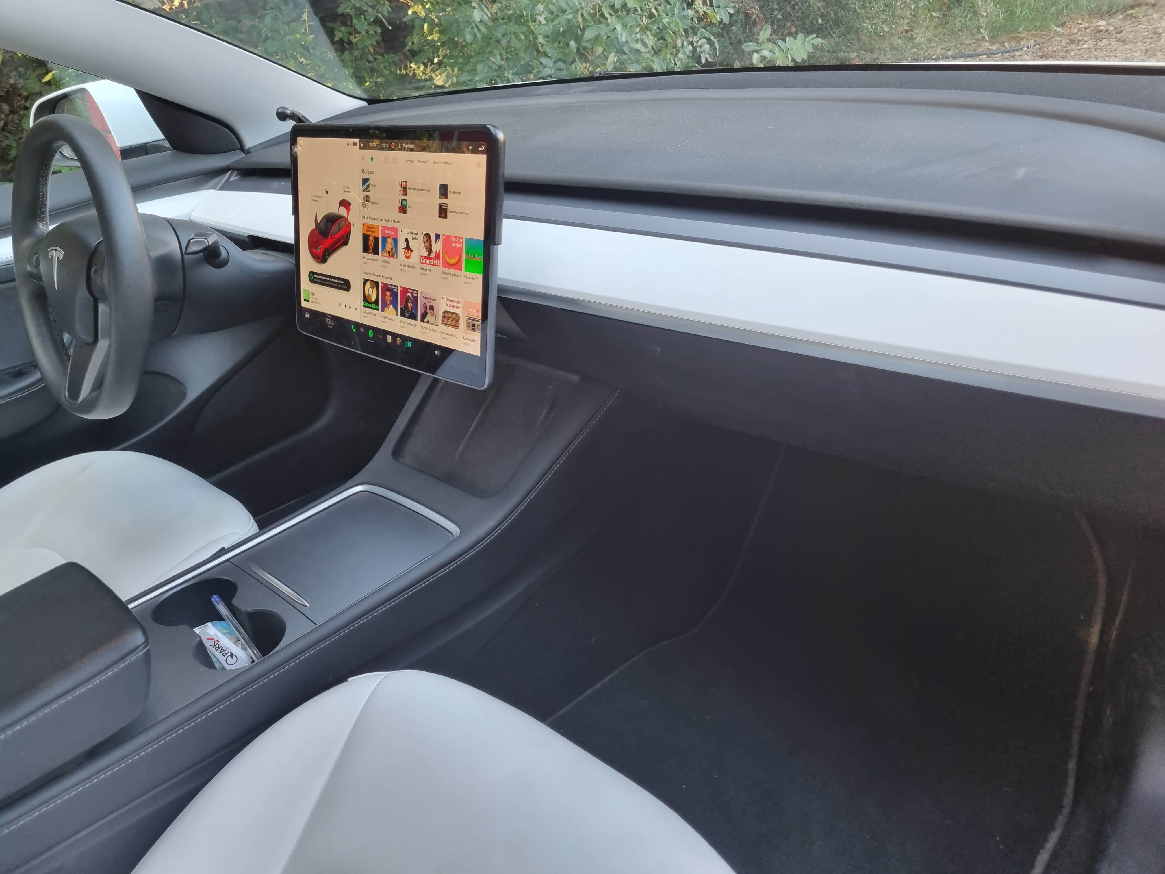 Tesla Model 3 avec GPS